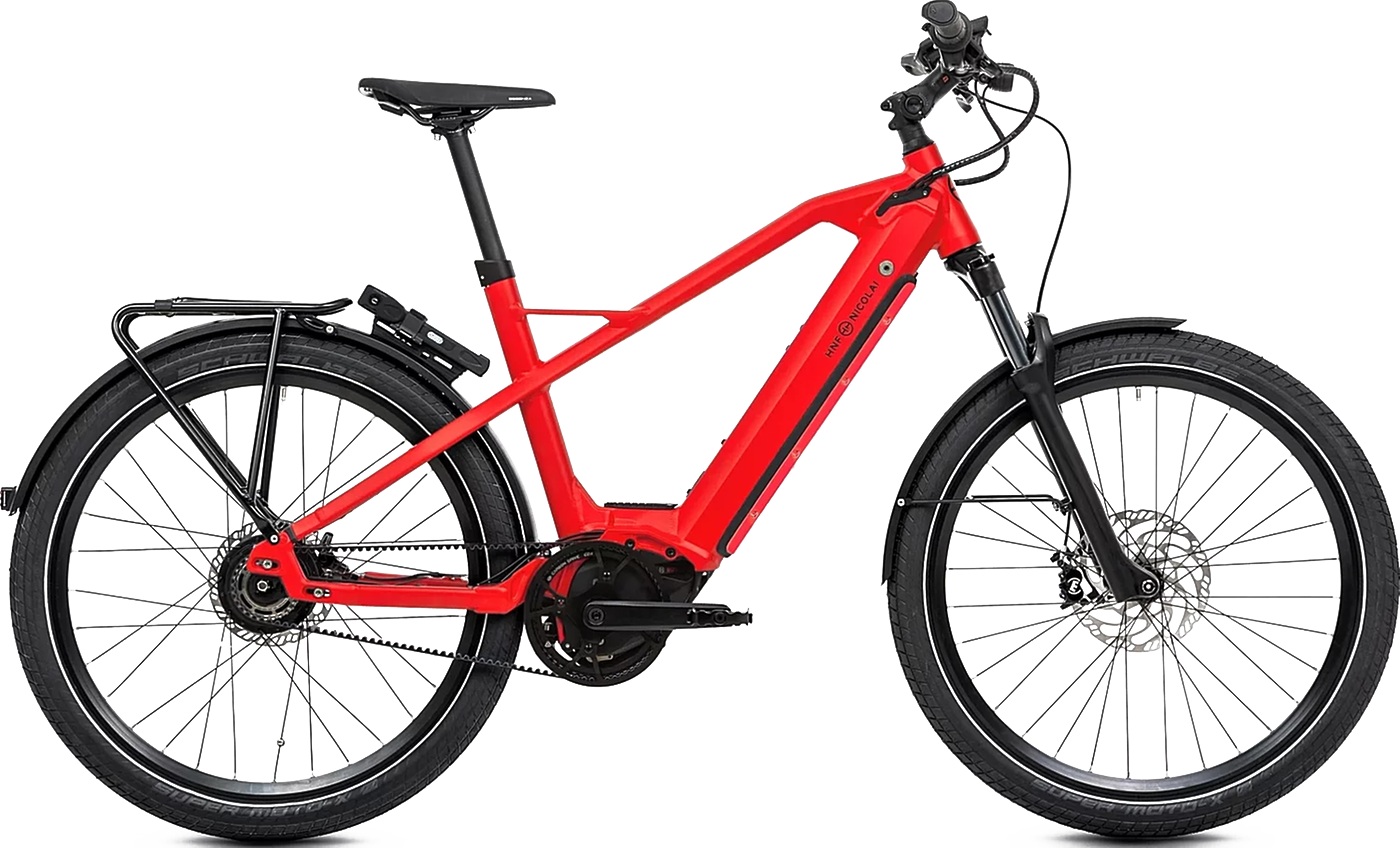 Ein rotes Elektrofahrrad mit schwarzen Reifen und schwarzen Komponenten, inklusive Gepäckträger, Rahmen und elektrischem Antrieb.