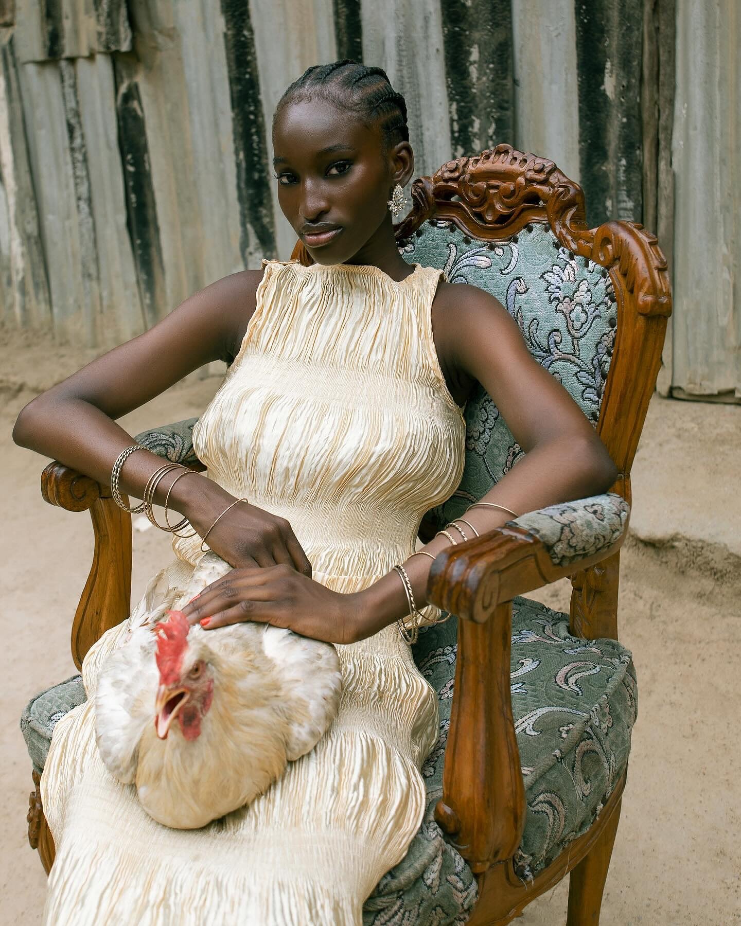 The Girl in The Chair

📷  @lauraosare
👑  @the_abisoola
💄  @loludoesmake.up 
👘  @exoticdray 

Creative Assistant  @ocyrees
Featured Designer @kadijuofficial

#kanaizagallery
