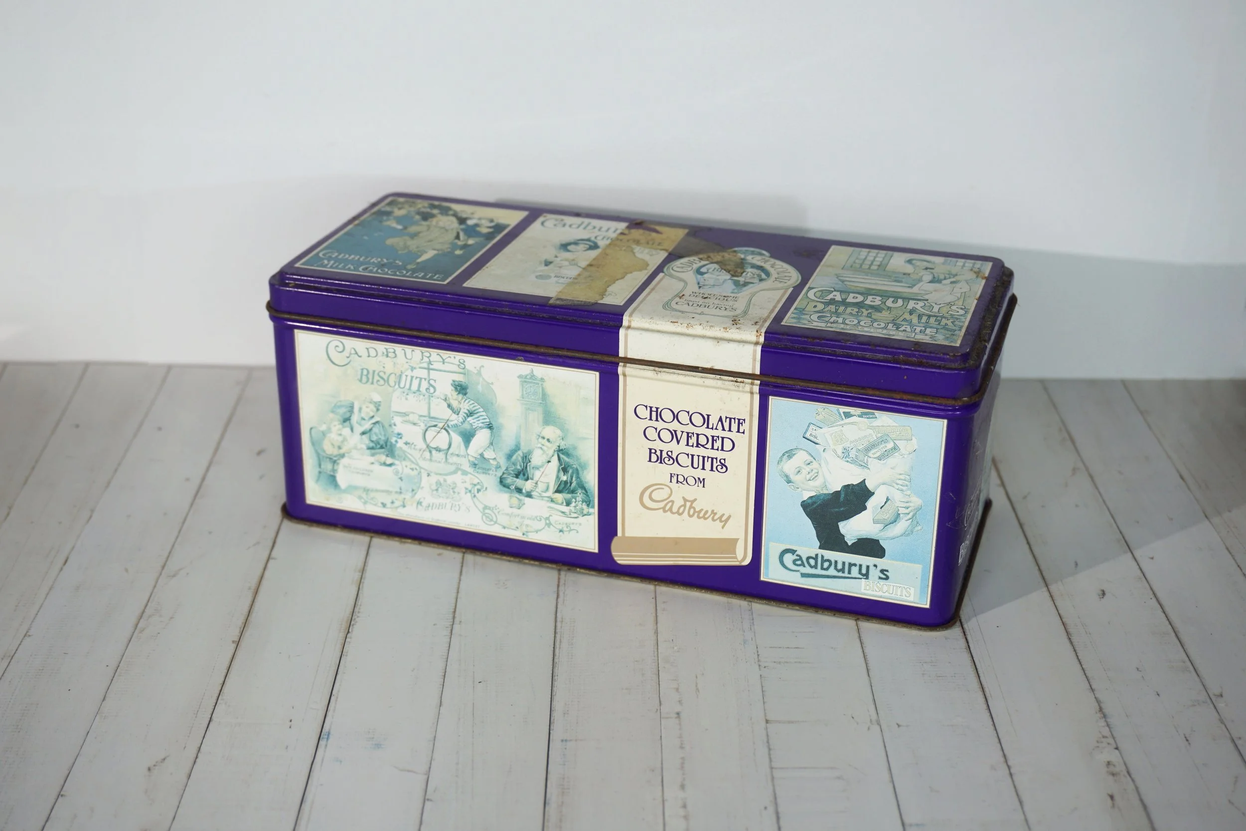 Vintage Cadbury Chocolate Biscuit Tin. (H85mm)  #CB266KTN