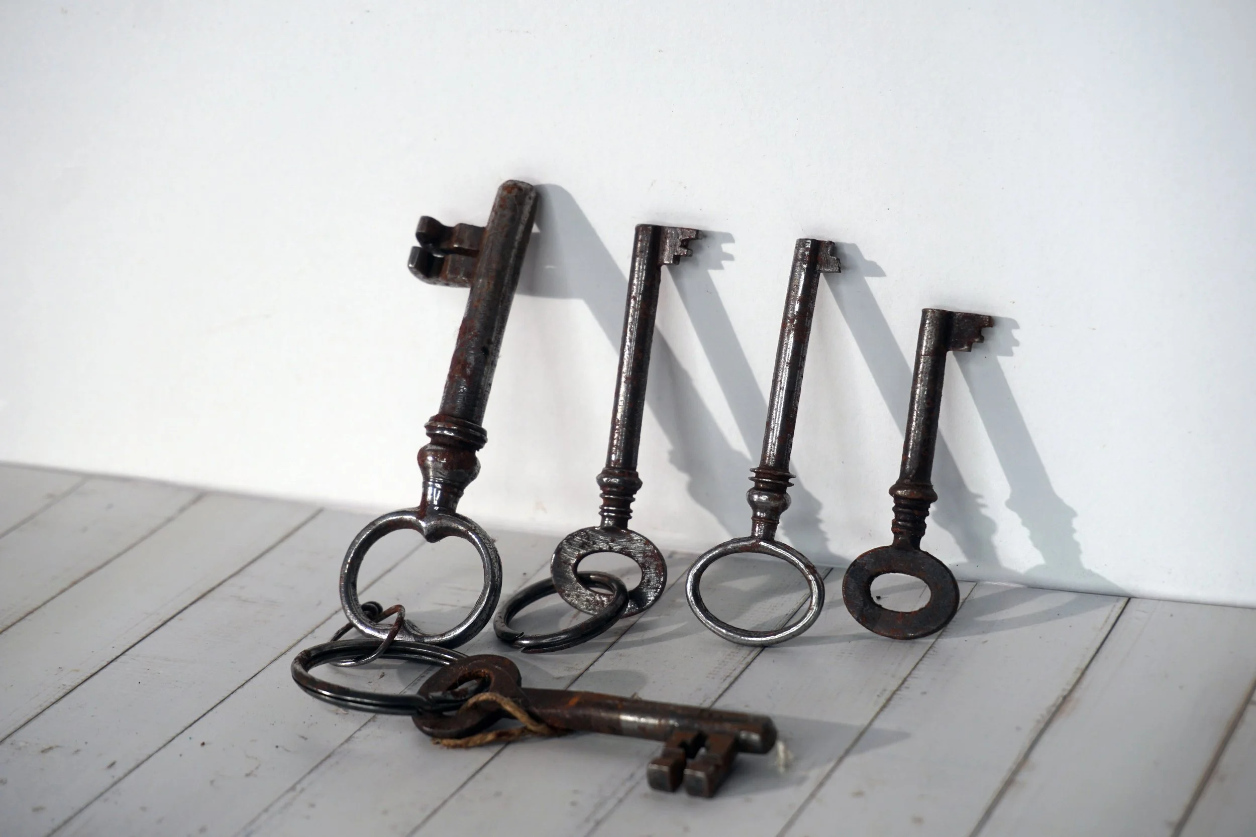 Collection of Iron Antique Keys. x5. #IK267MIS