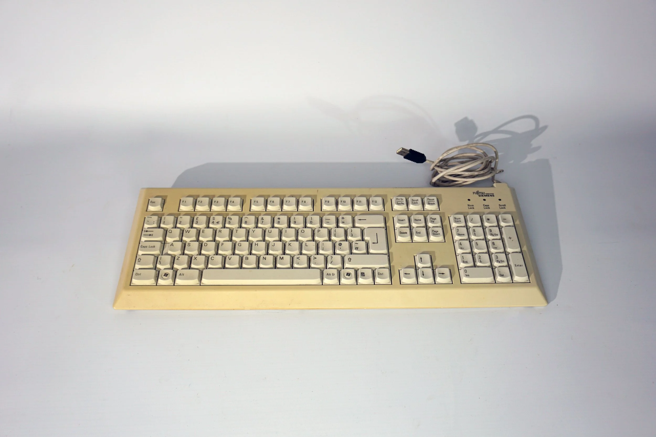 Fujitsu Siemens Computer Keyboard.  #KB2624ELC