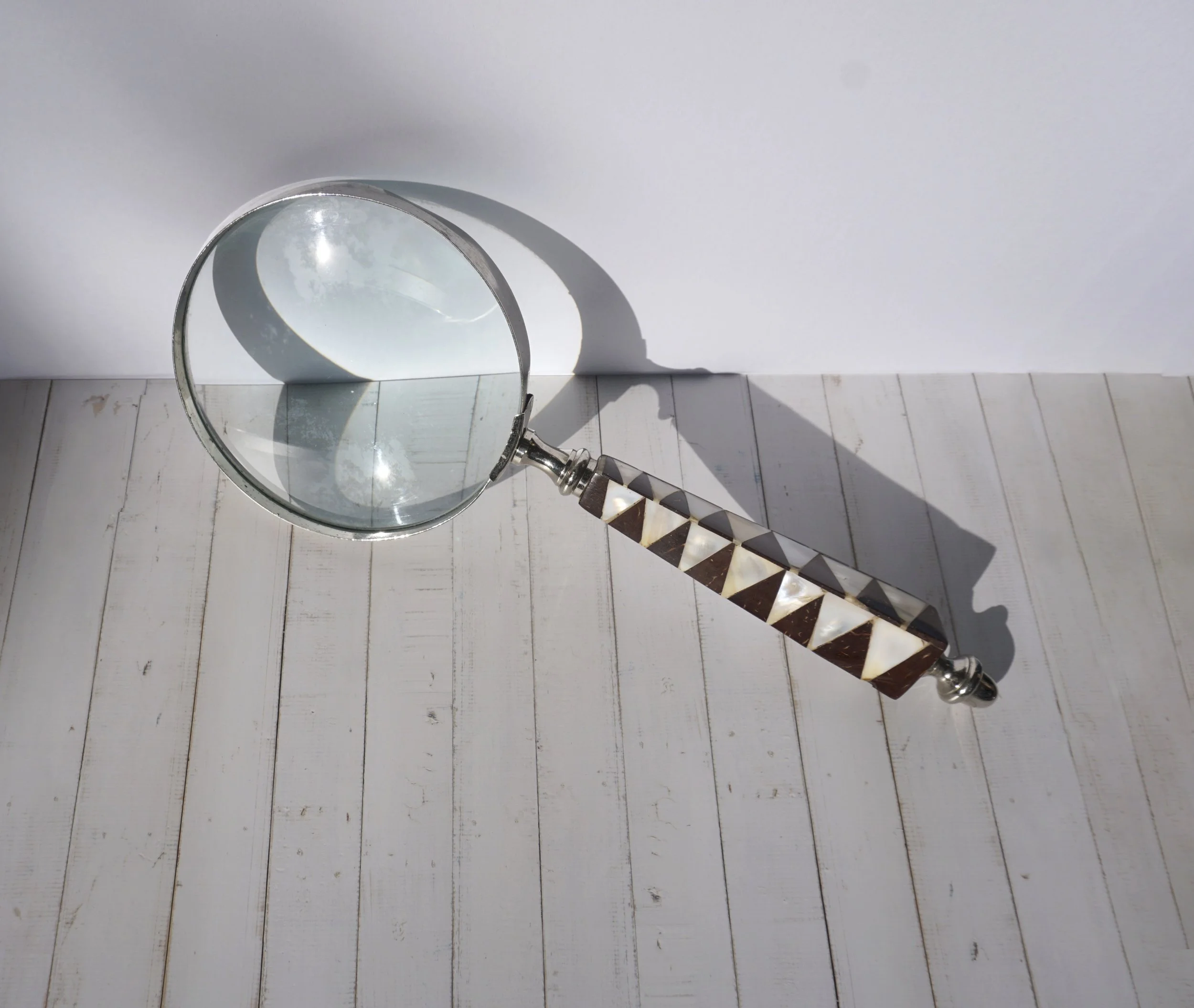 Mother of Pearl Magnifying Glass.  #MG2613HMW
