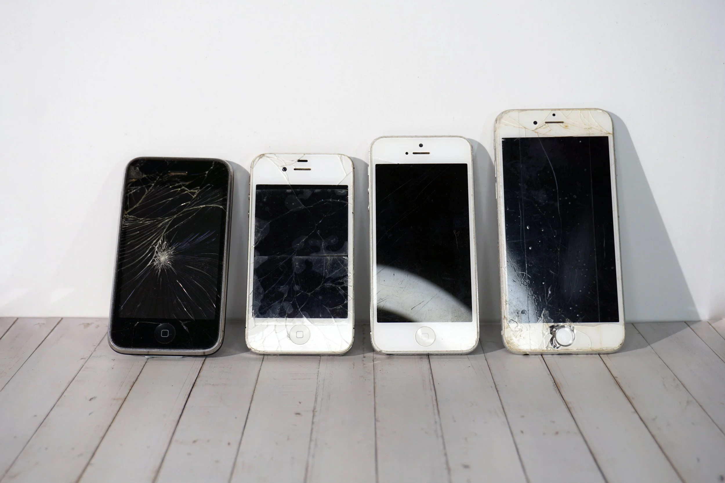 Collection of Apple Iphones.  #AP2625ELC