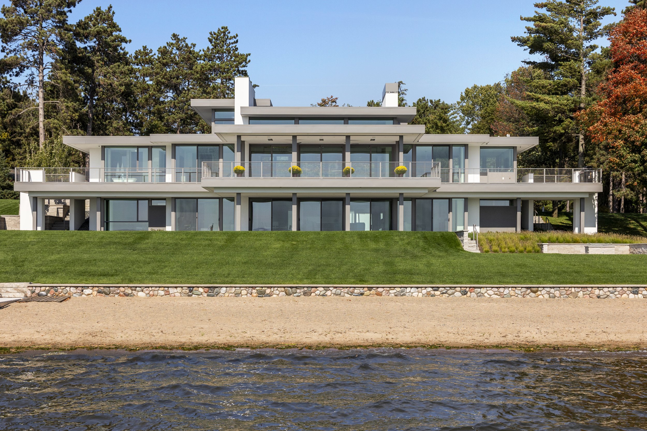 Warm modern home on a lake, designed by Charles R. Stinson Architecture and Design