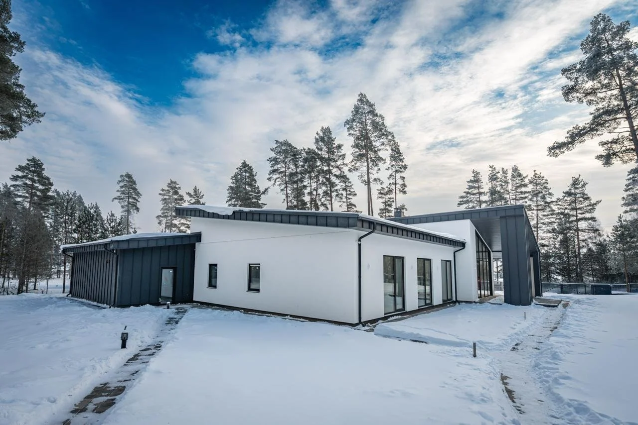 Alumīnija durvis privātmājas ieejai Baldonē