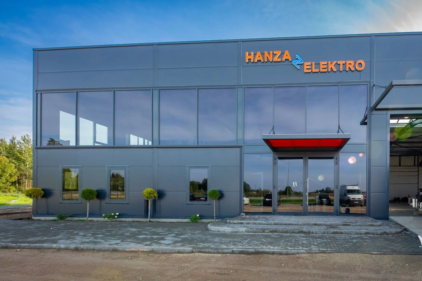 Alumīnija fasāžu sistēma Hanza Elektro ēkā Koknesē