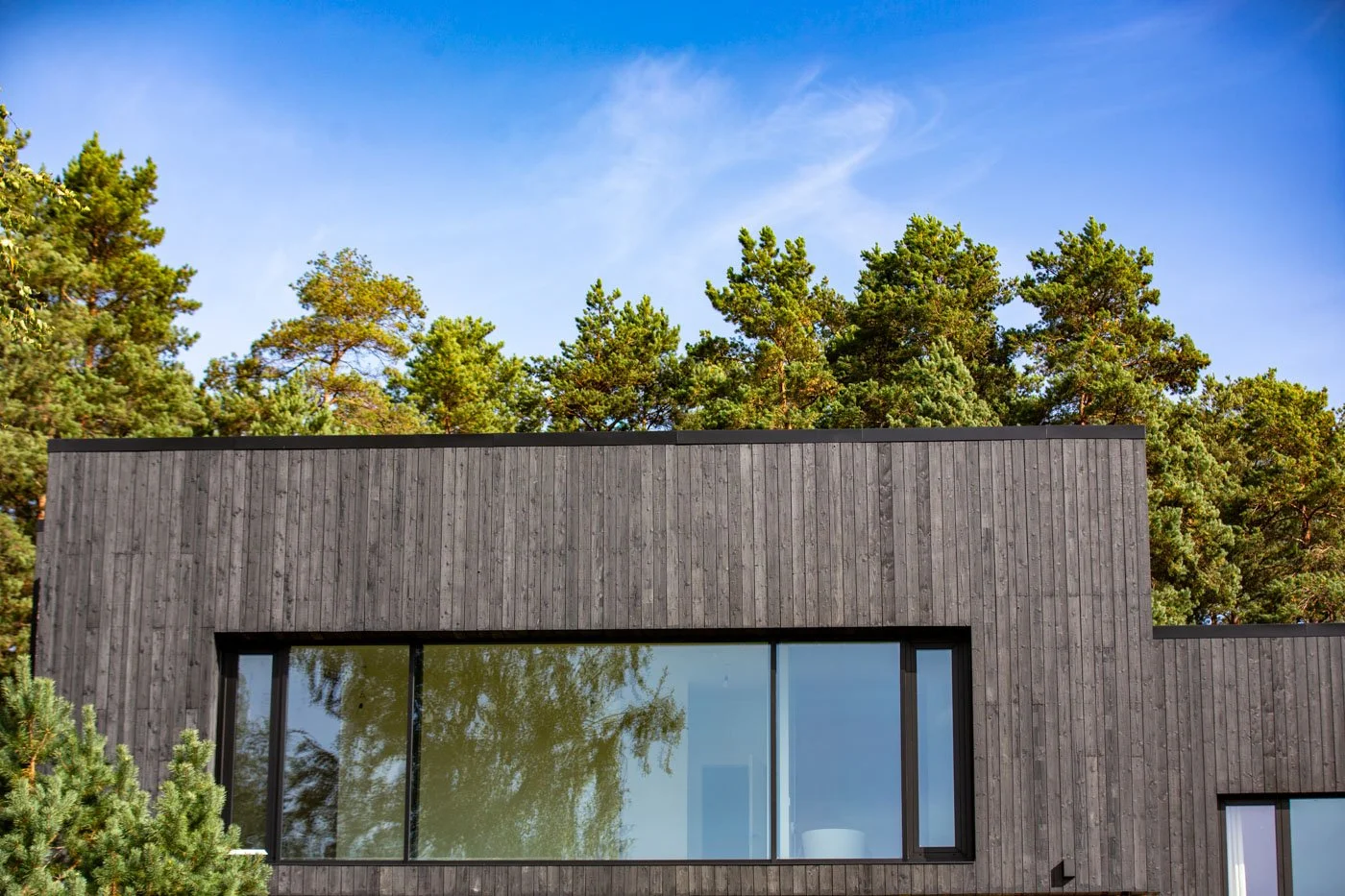 Panorāmas stikls mūsdienīgā privātmājā Baltezerā