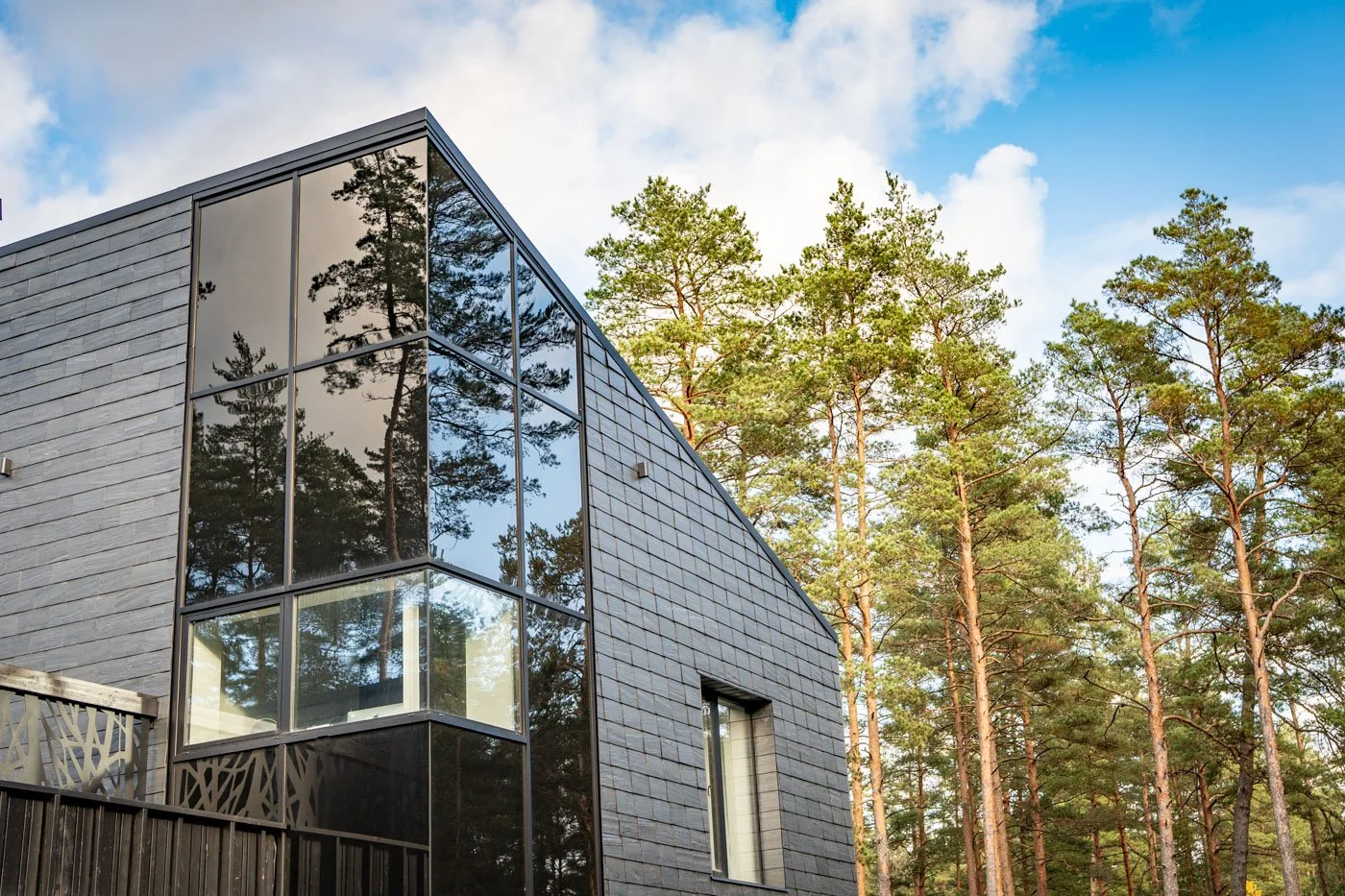 Fasāžu stiklojums ar saules aizsardzību privātmājā Ogres rajonā