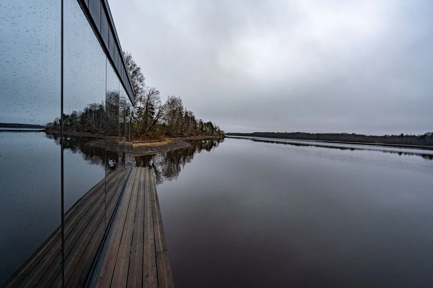 Panorāmas spoguļstikli atpūtas namiņā Koknesē
