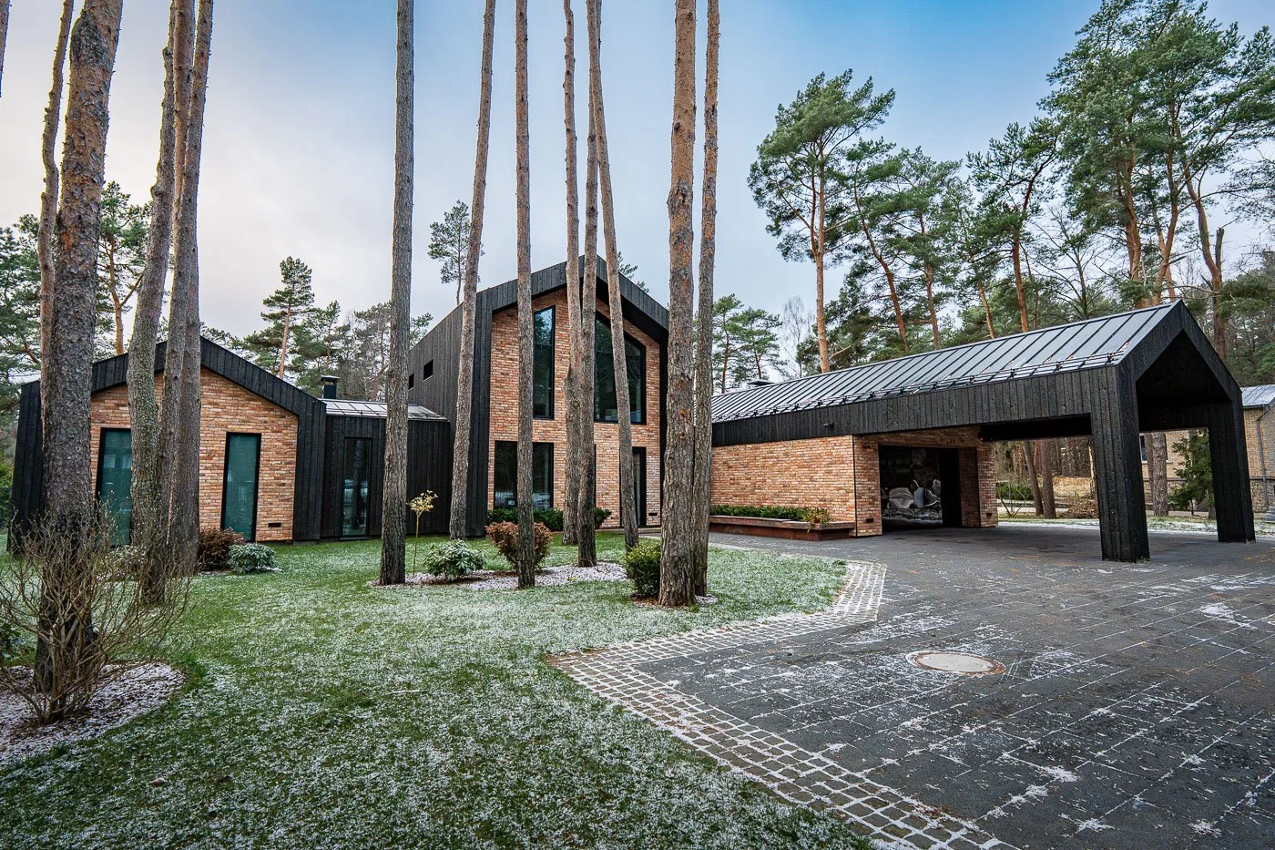 Privātmāja Vecāķos ar alumīnija logiem un bīdāmajām durvīm