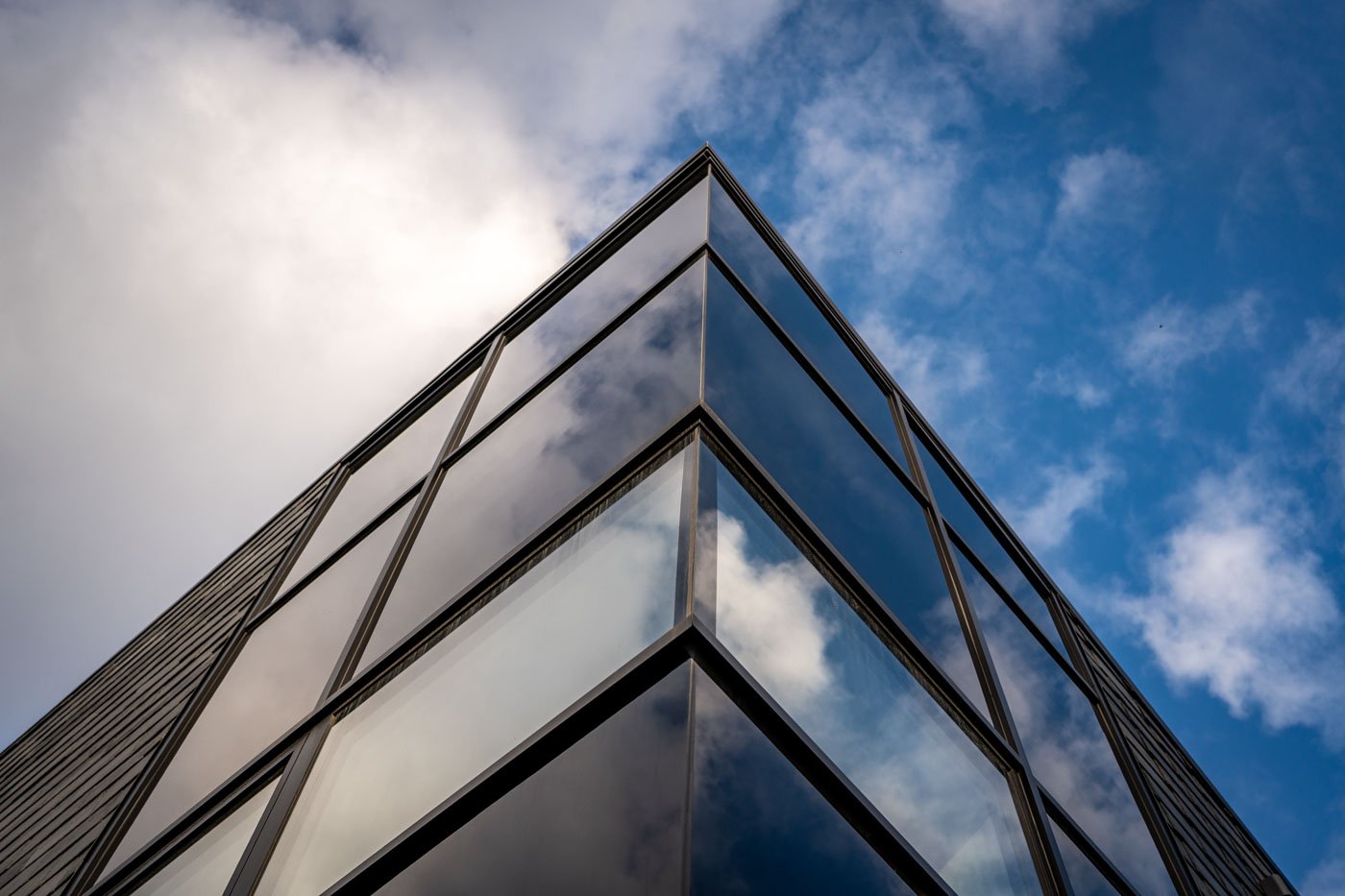 Alumīnija fasāžu sistēma ar panorāmas stiklojumu mājā Ogres rajonā