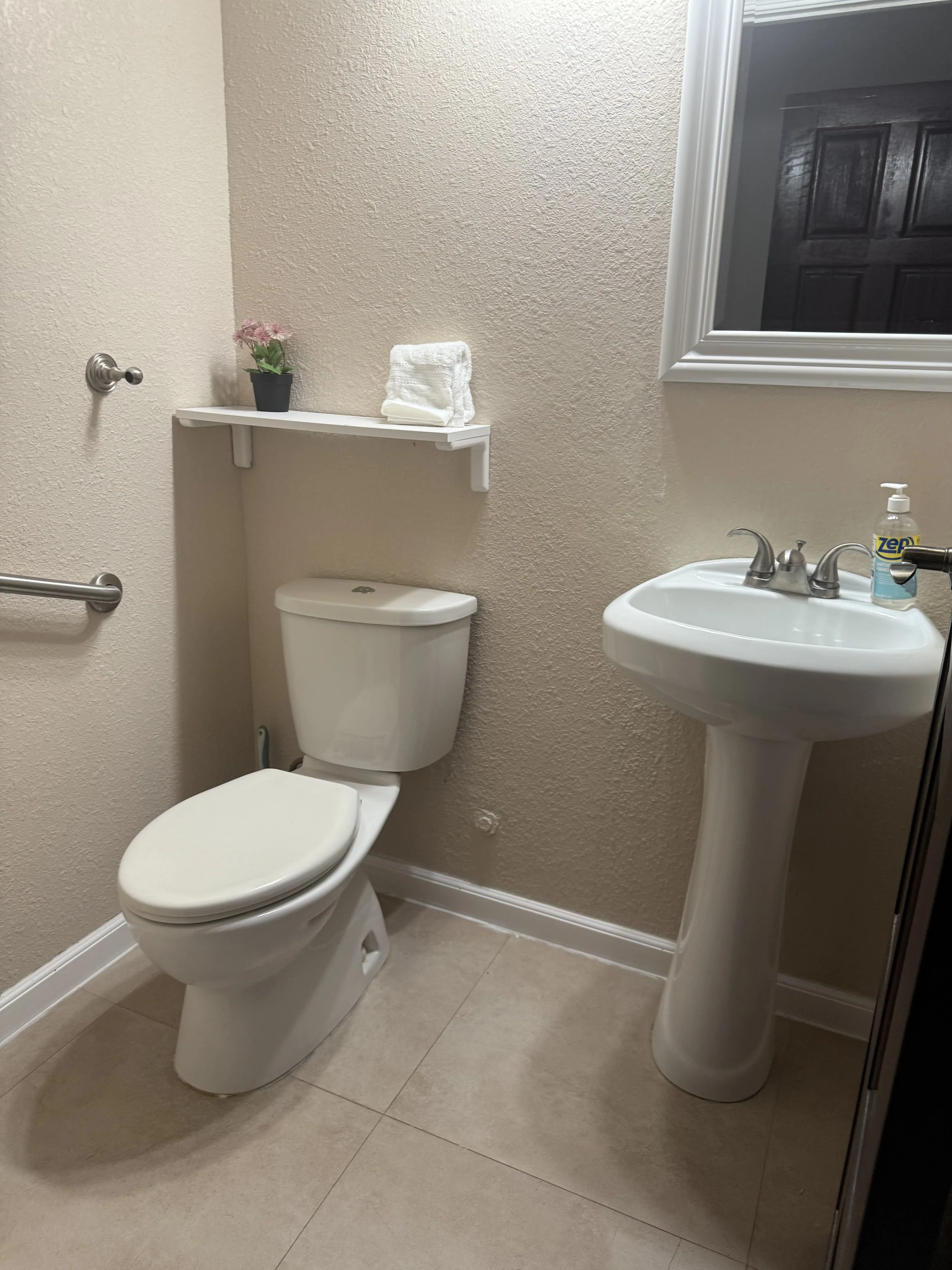 Half bath 5 bedroom.jpg