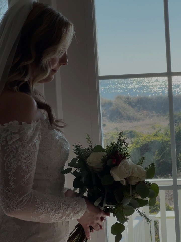 Getting ready by the sea 👰🏼✨🌊 such a STUNNING bride 

[wedding content creator, wedding content creation Virginia]