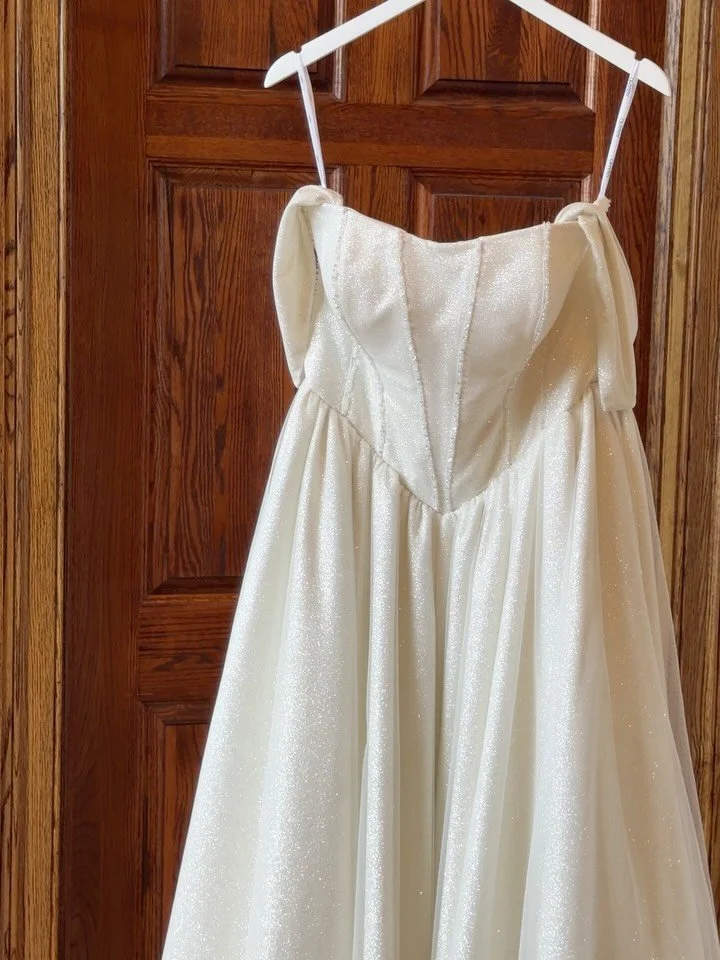 A+B. Our first wedding of 2026 and it was perfect. 

Venue: @madisonatthemill coordinated by Shalese 
Photographer: @seventhsonphotography (Emily and Sarah) 
Florist: @lacysfloristoforange 
HMU: @ave42salon 
DJ/Photo Booth: @goldeventgroup 
Catering: