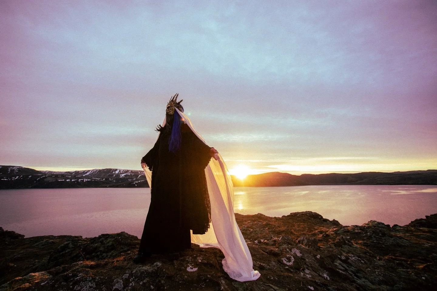 Happy holidays.
Wishing you slow mornings, dark nights, and the kind of quiet that resets the nervous system. Take time to reflect, enjoy, and charge back up! 🖤

📸: @stephzakas