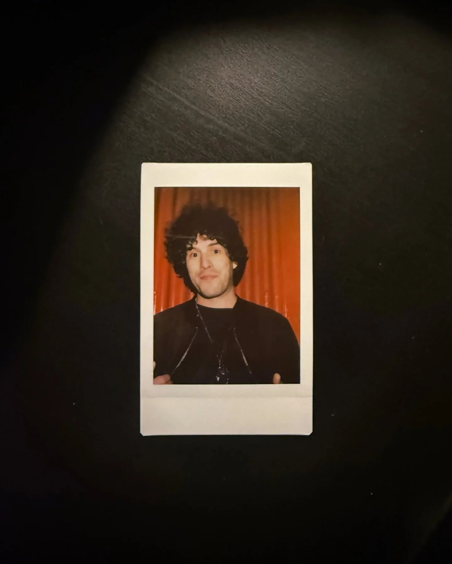 @itssbobbiemichelle upplyftir! 
@holyhrafn veitir innbl&aacute;stur!
@kikiqueerbar h&yacute;sir!
@eddibeddi verndar!
@the_star_parlour sey&eth;andi!
@eldmodir hita ykkur!