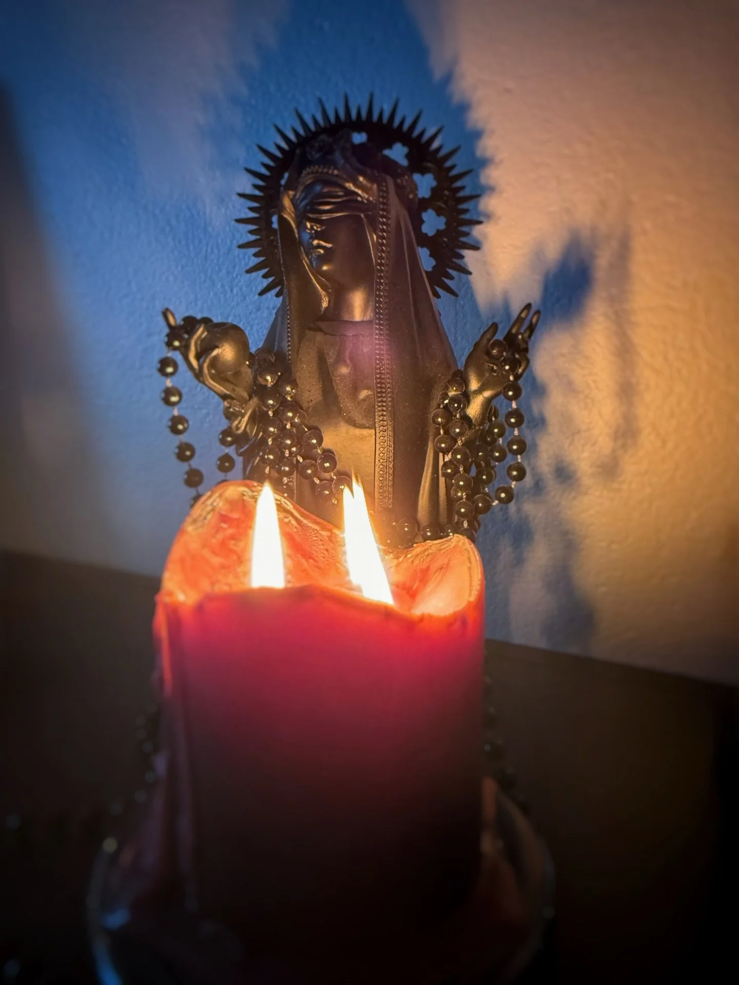 Sunnudags!

Tungli&eth; er minnkandi, sem gerir daginn fullkominn til a&eth; sleppa t&ouml;kum, hreinsa &uacute;t og undirb&uacute;a n&yacute;ja viku.

&mdash;&mdash;&mdash;&mdash;

Sunday ritual 

The moon is waning, making this the perfect time to 