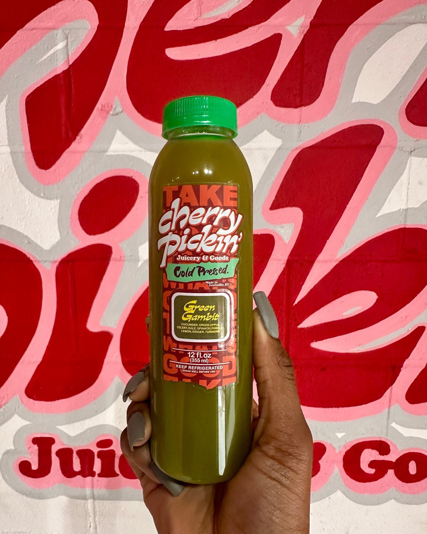 The Green Gambit is a staple in our cleanses. It is a green juice that is packed with nutrient dense vegetables. 🤓
&zwnj;
Cucumber 🥒
Celery
Kale 🥬
Spinach
Parsley
Green Apple
Lemon 🍋
Ginger 🫚
&zwnj;
📍828 E Main St. (Rear) Behind the local seltz