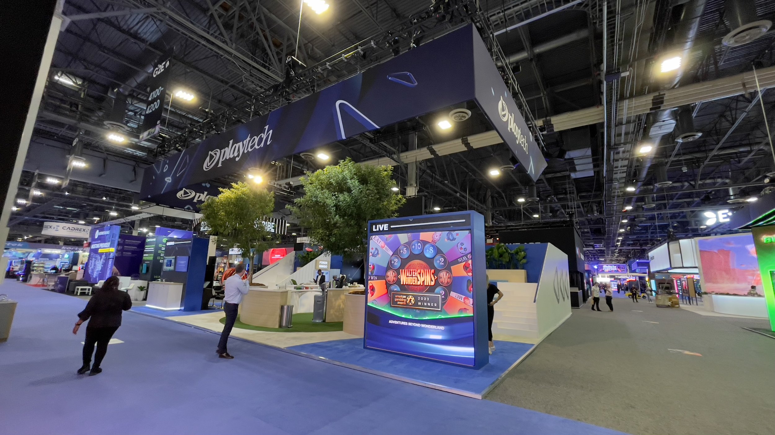Showbox Exhibits Tradeshow - Island Exhibits - 20x20 Booth Design