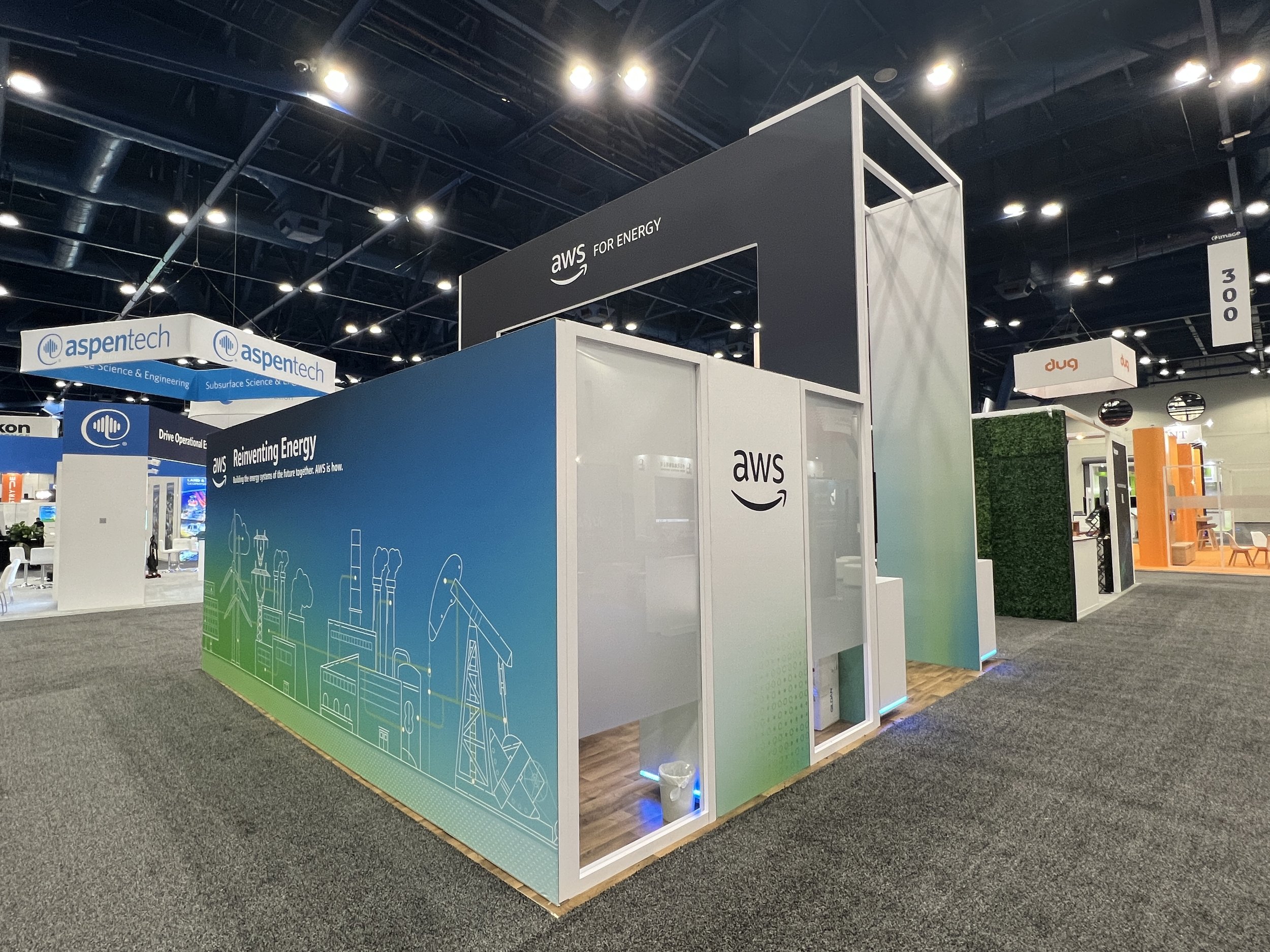 Showbox Exhibits Tradeshow - Island Exhibits - 20x20 Booth Design