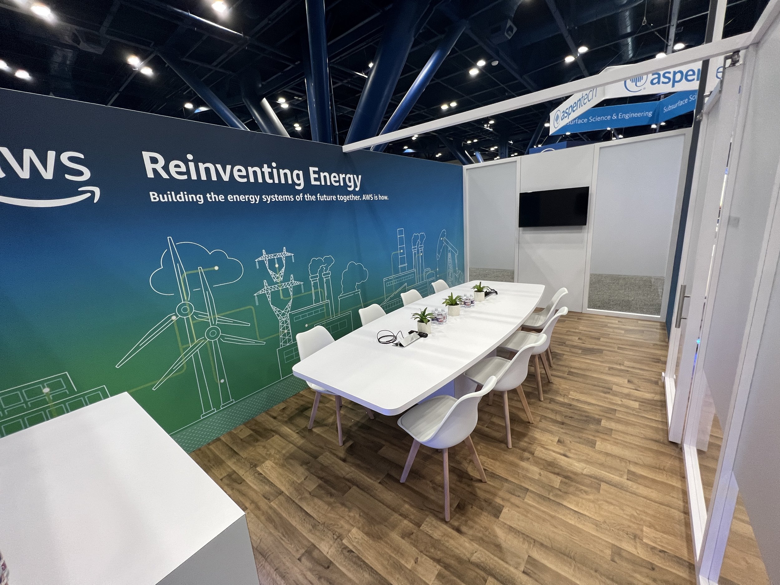 Showbox Exhibits Tradeshow - Island Exhibits - 20x20 Booth Design