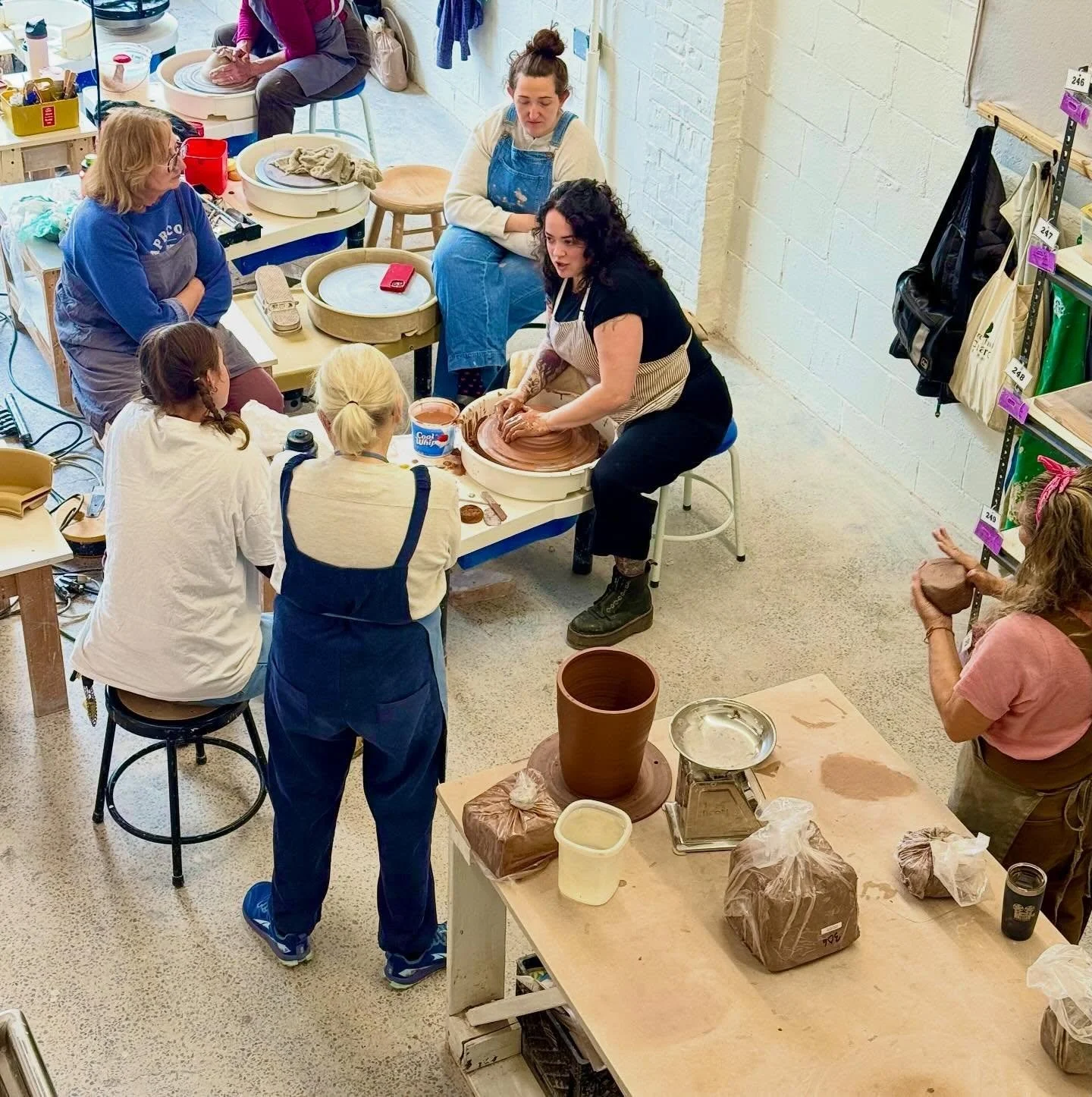 One of our amazing teachers, Emily Armstrong, teaching a lesson on Compound Throwing 🏺

@armstrongpottery 

#portlandpottery #ceramic #ceramicstudio #throwingclay #portlandpotterystudio