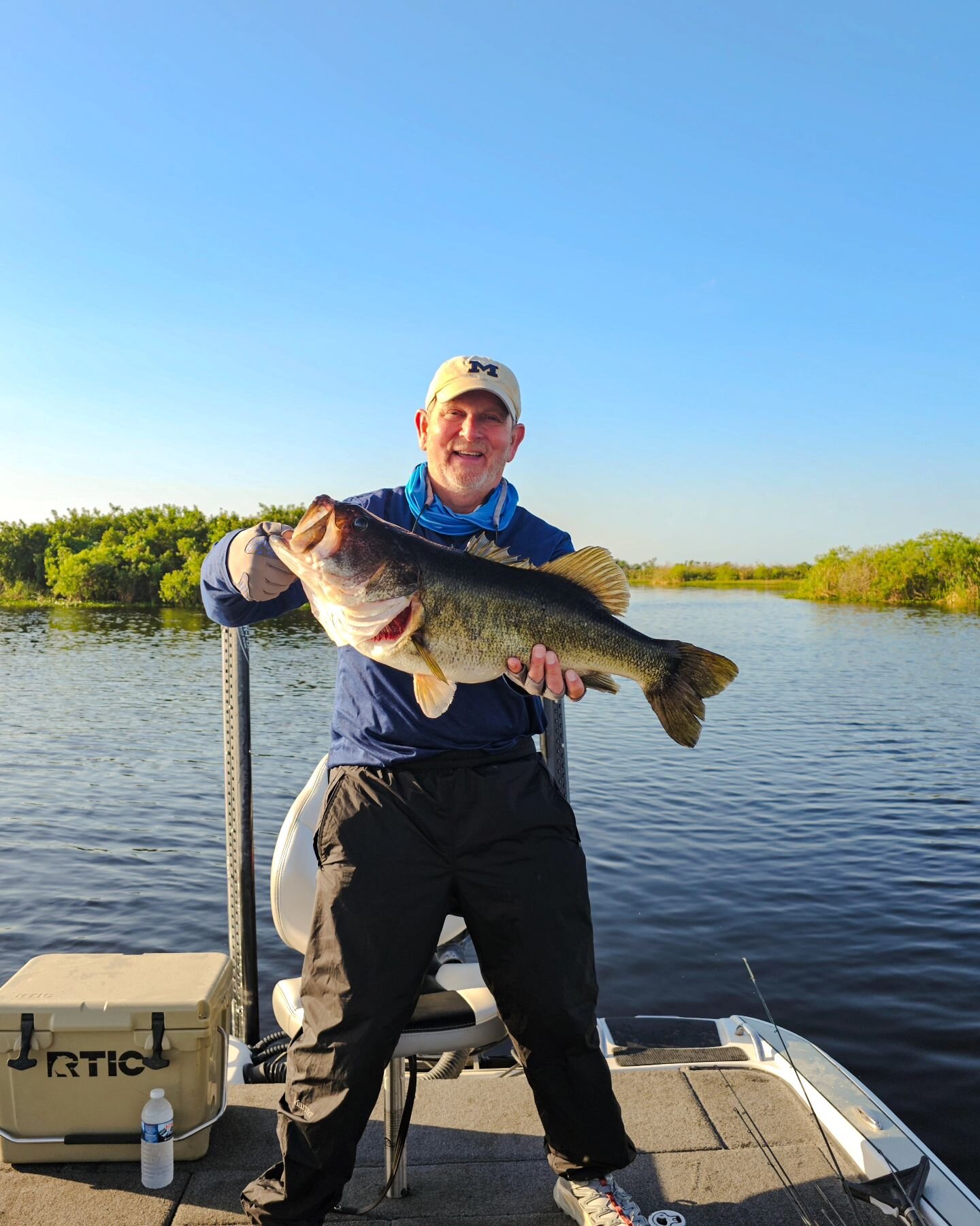 It's been 3 weeks full of incredible fishing and beautiful sunrises here on Headwaters Lake! Never thought Id be guiding every day like this but I appreciate the support beyond words. More giants in the  8-10lb class, so many 4-6lb chunky postspawner