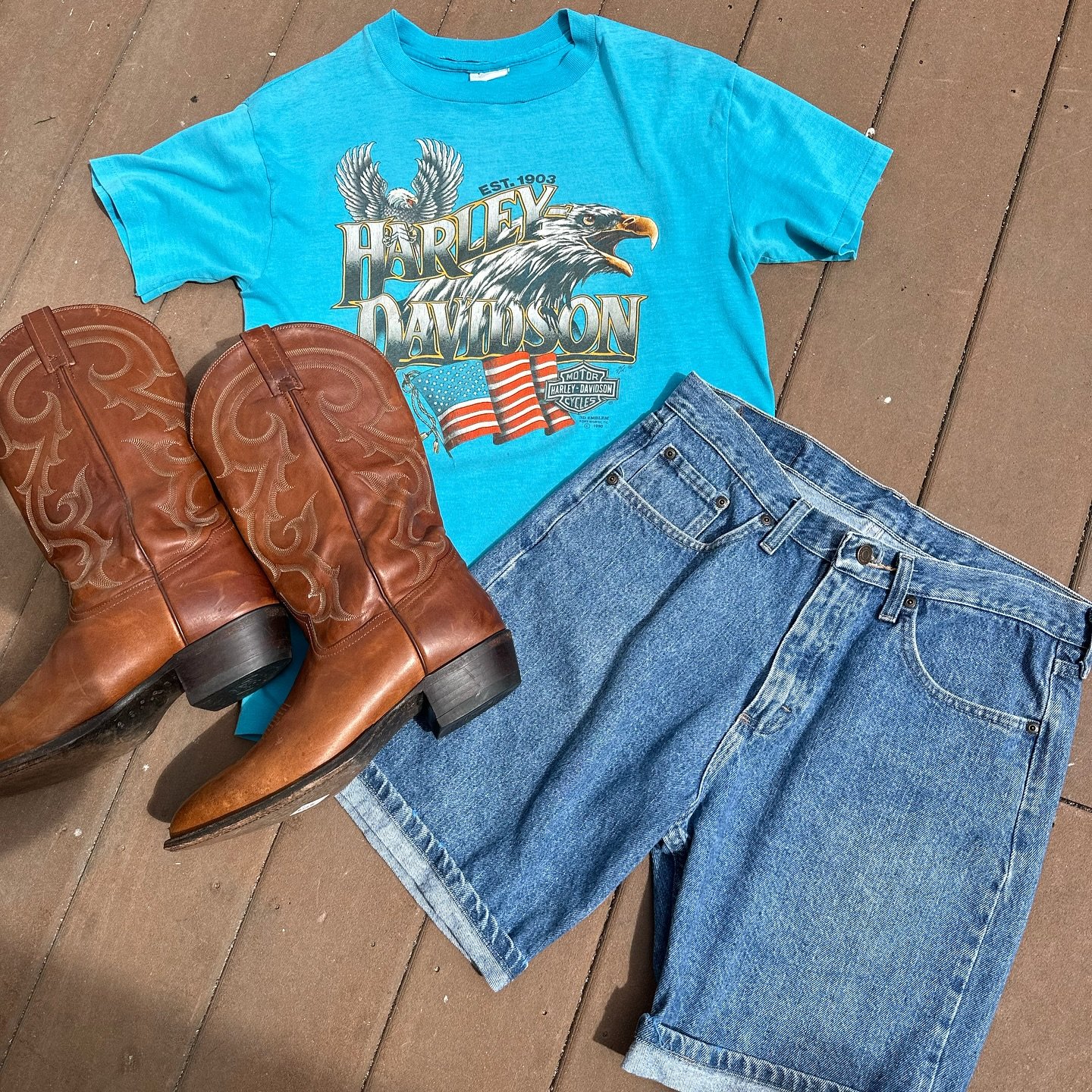 Fourth Fits🇺🇸✨🌊🪩✨ 

Come grab your sustainable Fourth of July fit from Shore🌊🌊🌊 

Open daily 10-6 ; sometimes closed on Tuesdays🫶🏻 

✨✨✨ 

 #vintage #thrift #sustainability #sustainablefashion #secondhand #shopsmall #block #blockisland #webs
