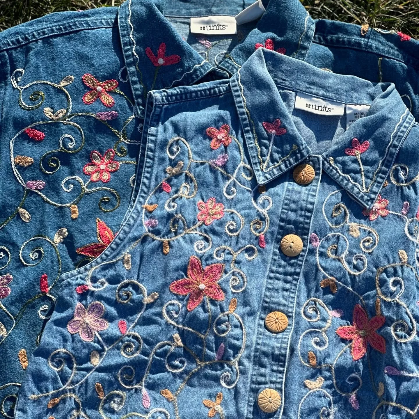 Embroidered denim coats and vests available in the shop today✨🧥🌻🪡🍂

#fall #denim #embroidery #sustainability #secondhand #vintage #fashion #rhodeisland