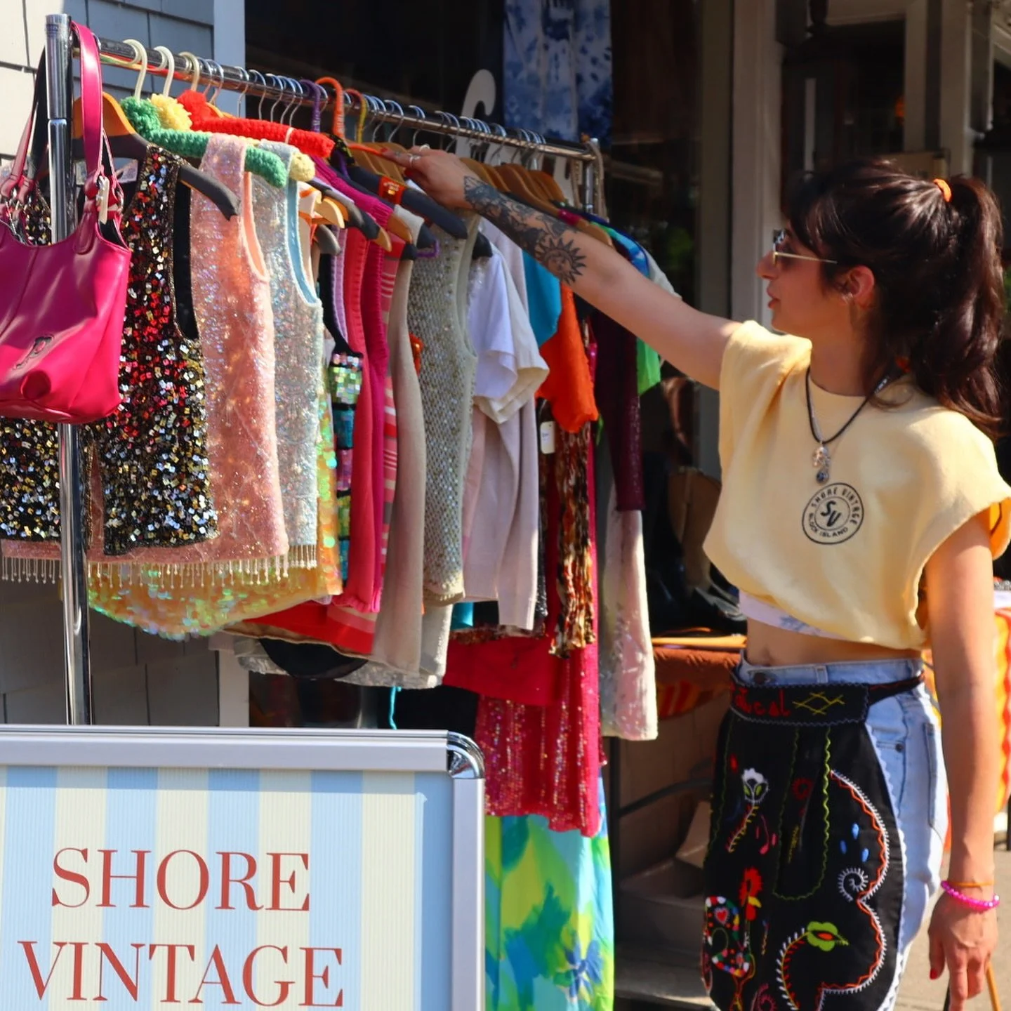 Pop Up SZN 

We have had such a great swing of pop ups and markets recently and we are going to keep it rolling✨👜🤎🍂🎃✨🍁 

Up next is @seacityvintagemarket this Sunday, Oct 26 at Bright Eye Beer Co in Long Beach, NEW YORK✨🌊 

SHOP SLOW SHOP SHORE