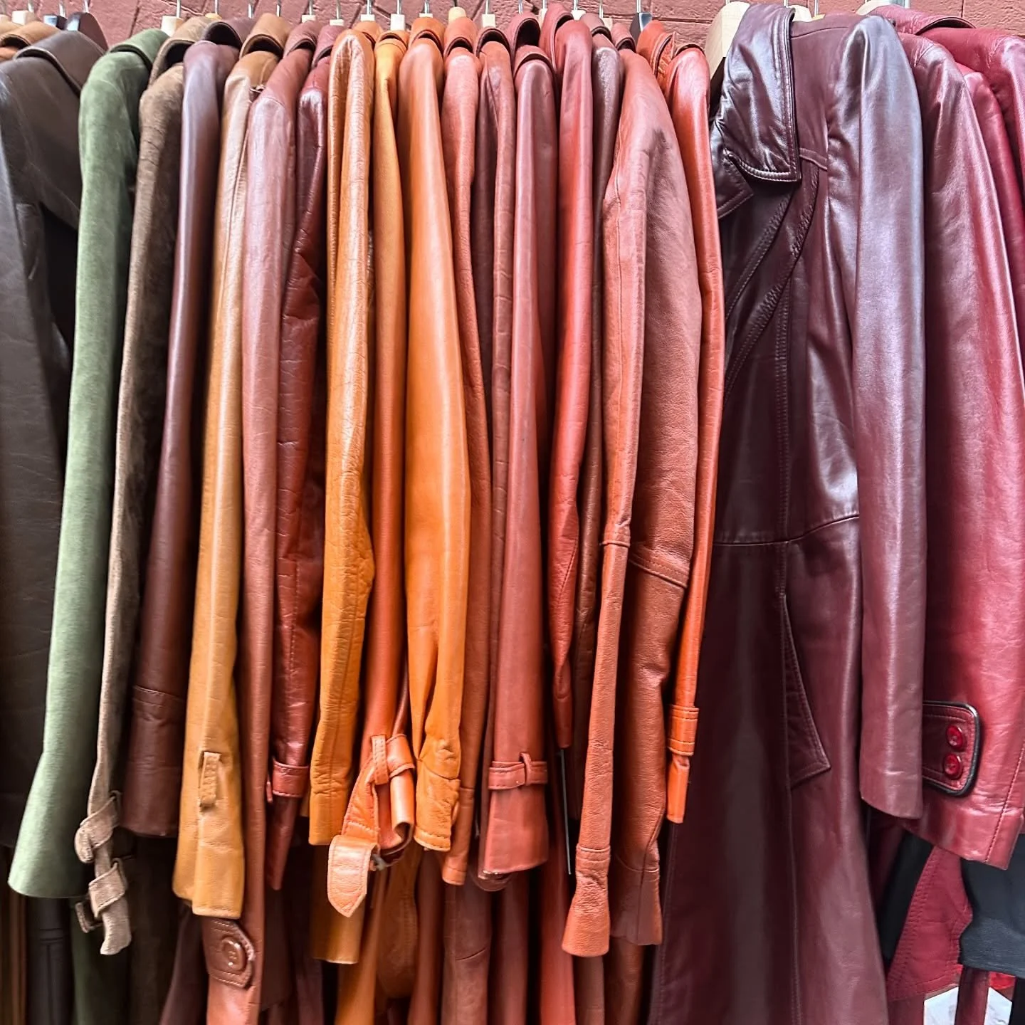 I had way to much fun on this trip✨☕️🧥🌙✨ 

Can&rsquo;t wait to be back in the city❤️&zwj;🔥 

Thank you to @seacityvintage for putting on the @seacityvintagemarket in such a spectacular way, y&rsquo;all made me feel like family❤️ Can&rsquo;t wait f