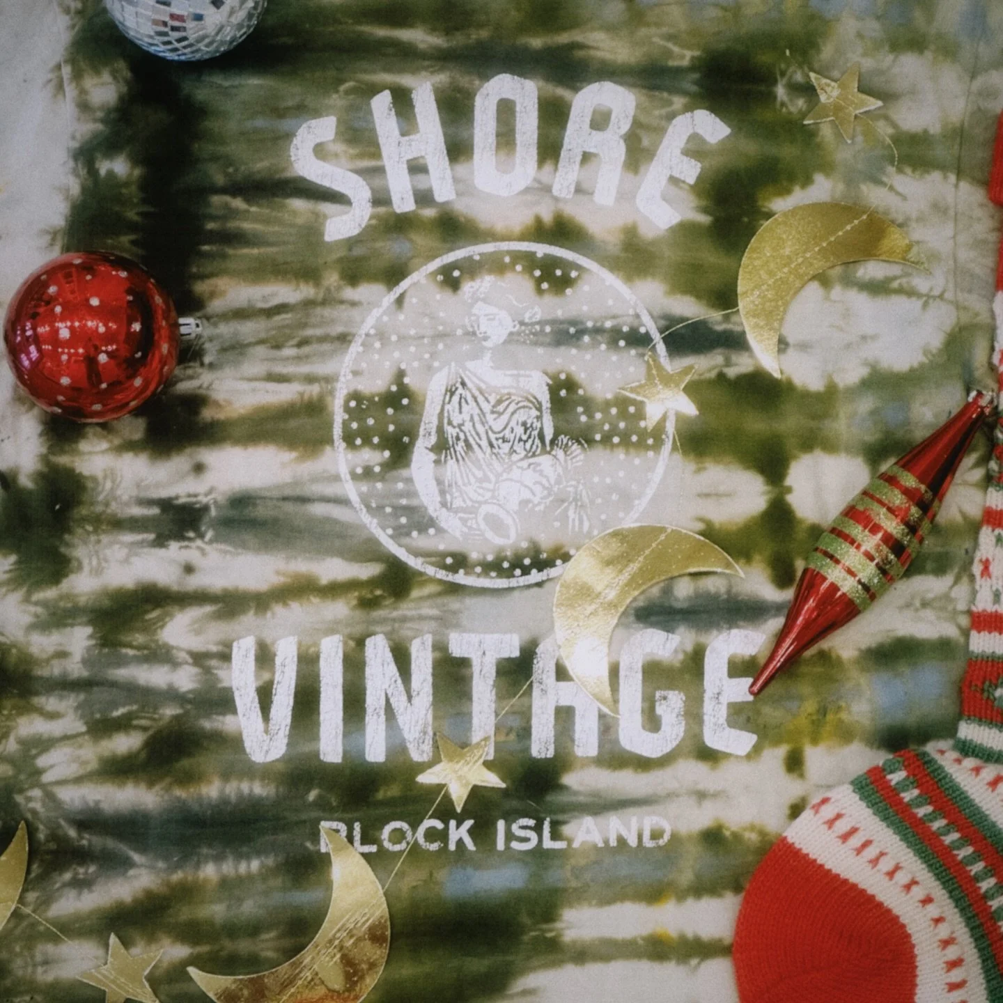 It&rsquo;s beginning to look a lot like buying sustainable for Christmas⭐️🎄✨🫶🏻!!!! 

Shop our website drop Dec 7th⭐️ 

Shop sustainable this season or ELSE😅🥹😘❤️ 

#shop #shopvintage #shopsmall #shoponline #shoplocal #sustainablefashion #sustain