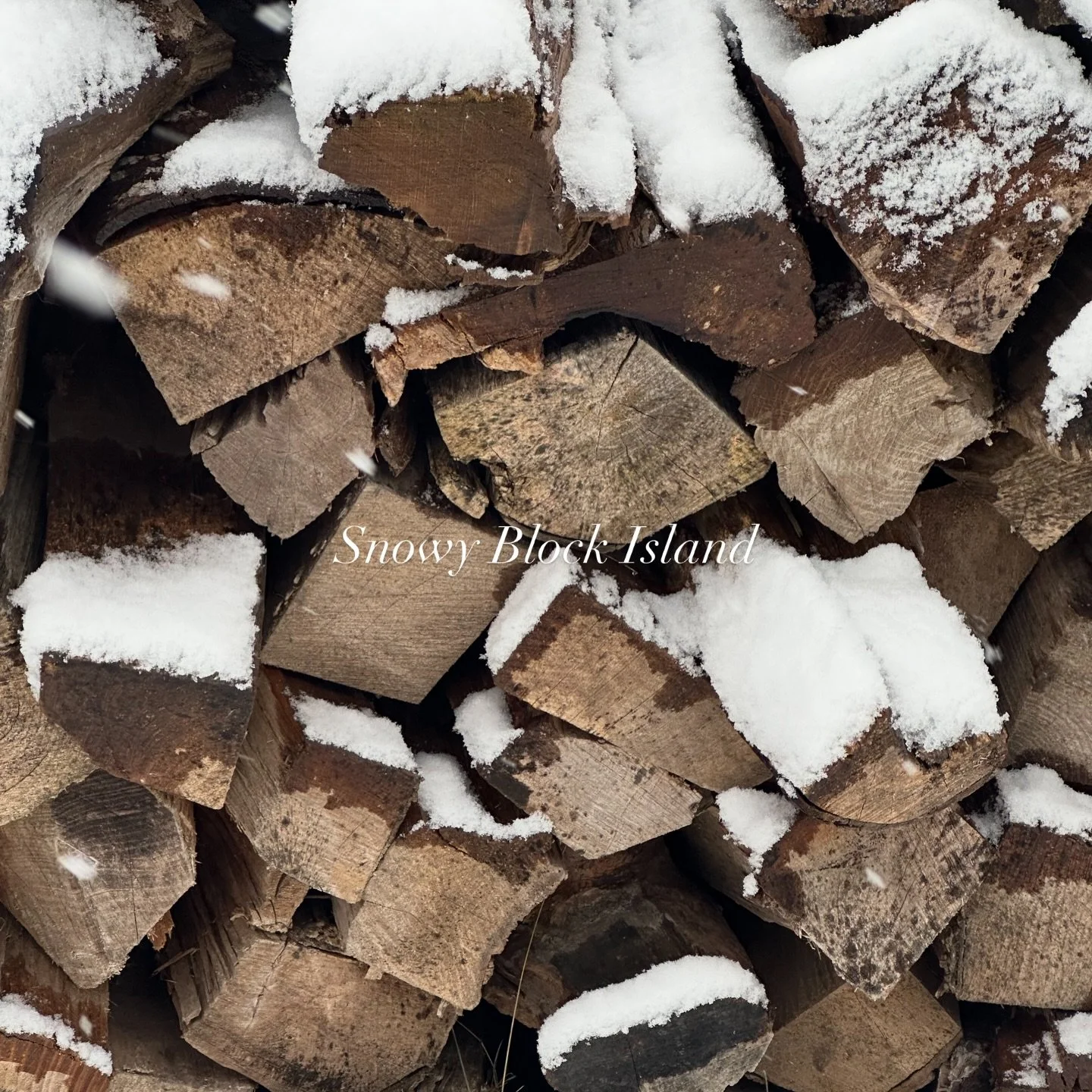 It&rsquo;s not often we get to see Block Island covered in snow during December❄️✨🤍☃️⛸️ 

Everyone stay warm and check out Shore&rsquo;s website drop tonight at 7🫶🏻🫶🏻🫶🏻 

#snow #shop #blockisland #shopsmall #smallbusiness #christmas #christmas