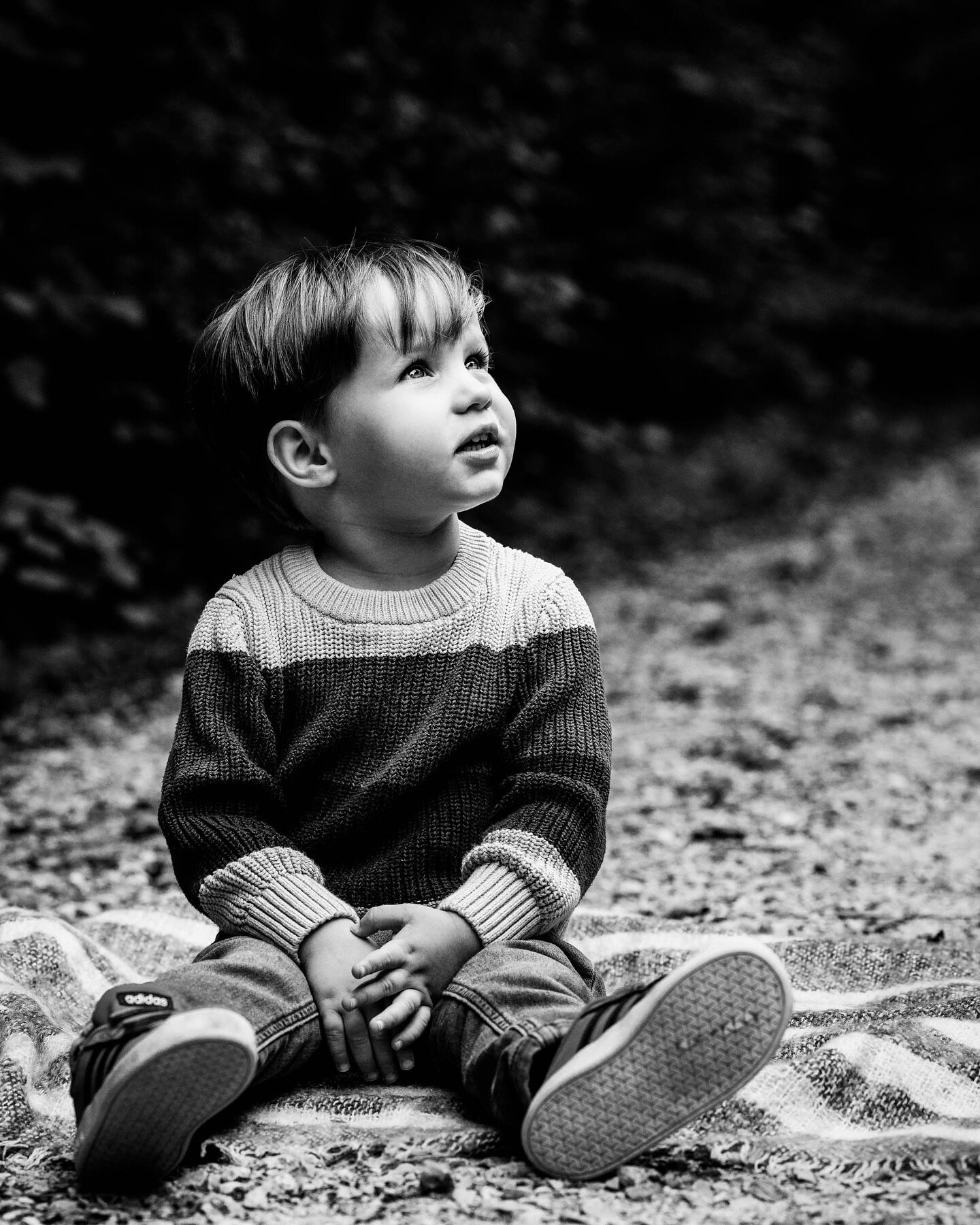 Familiensessions finden draussen statt: da gibts viel zum Entdecken und Platz zum Rennen 🥰 

das Studio ist aber auch immer eine Option, spricht mich einfach drauf an, wenn euch das lieber w&auml;re. 

#familienshooting #familiensession #familienfot