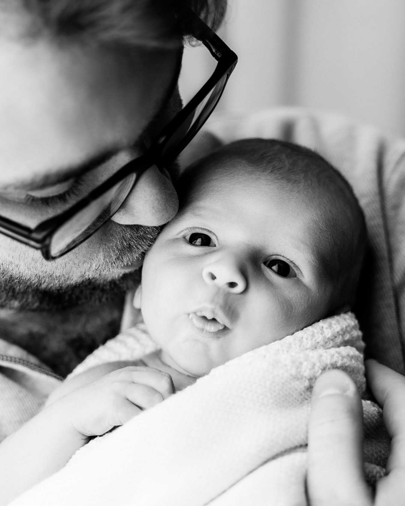 einfach s&uuml;ss, diese Gesichtsausdr&uuml;cke, mit denen mich Babies immer wieder &uuml;berraschen und entz&uuml;cken 🥰 

#babyshooting #babyphotography #babyfotografie #newbornphotography #newbornfotografie #neugeborenenfotografie #schwanger #sch