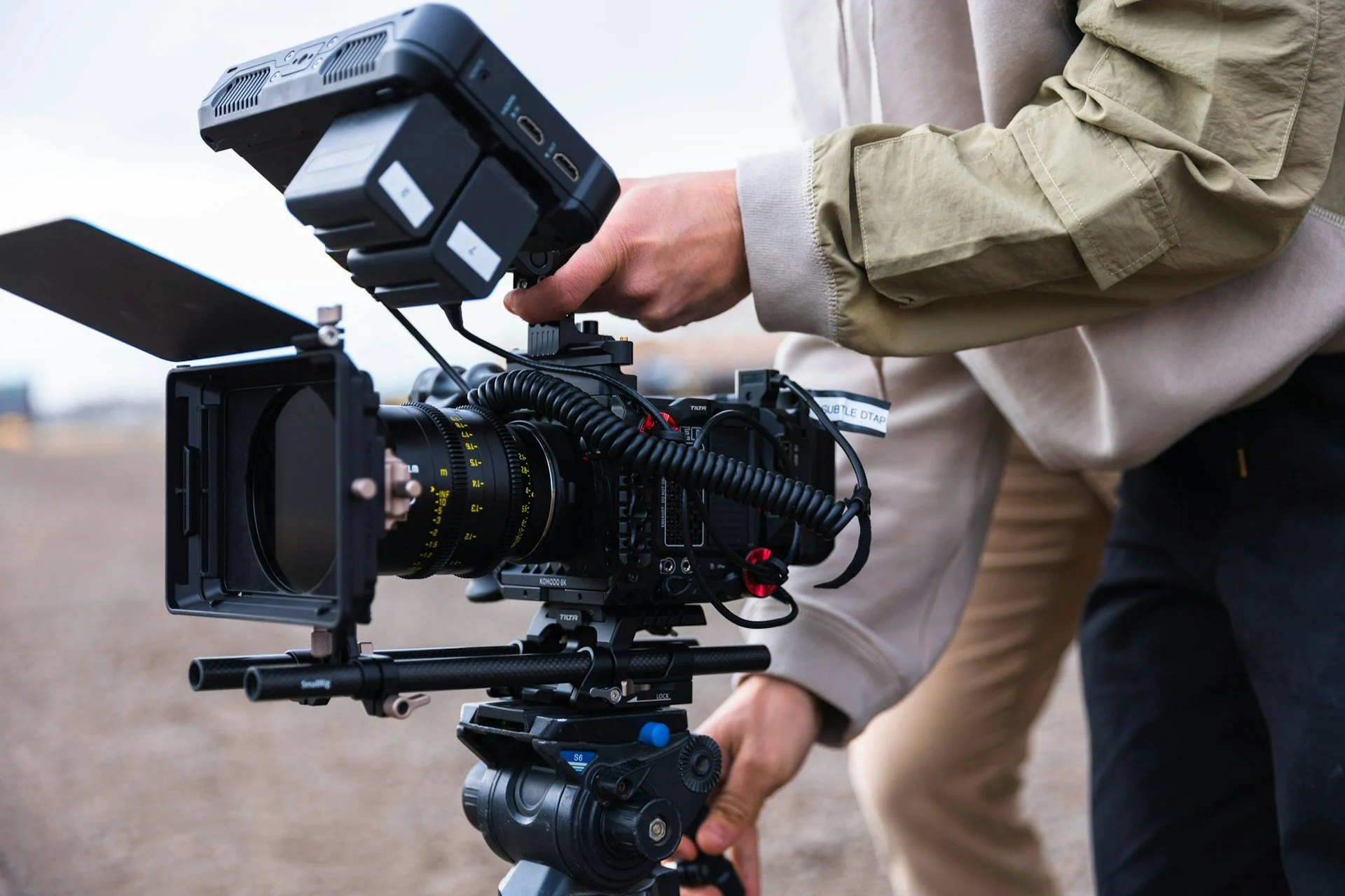 Choosing Between Freelance Video Producers and Full Crews for Outdoor Shoots