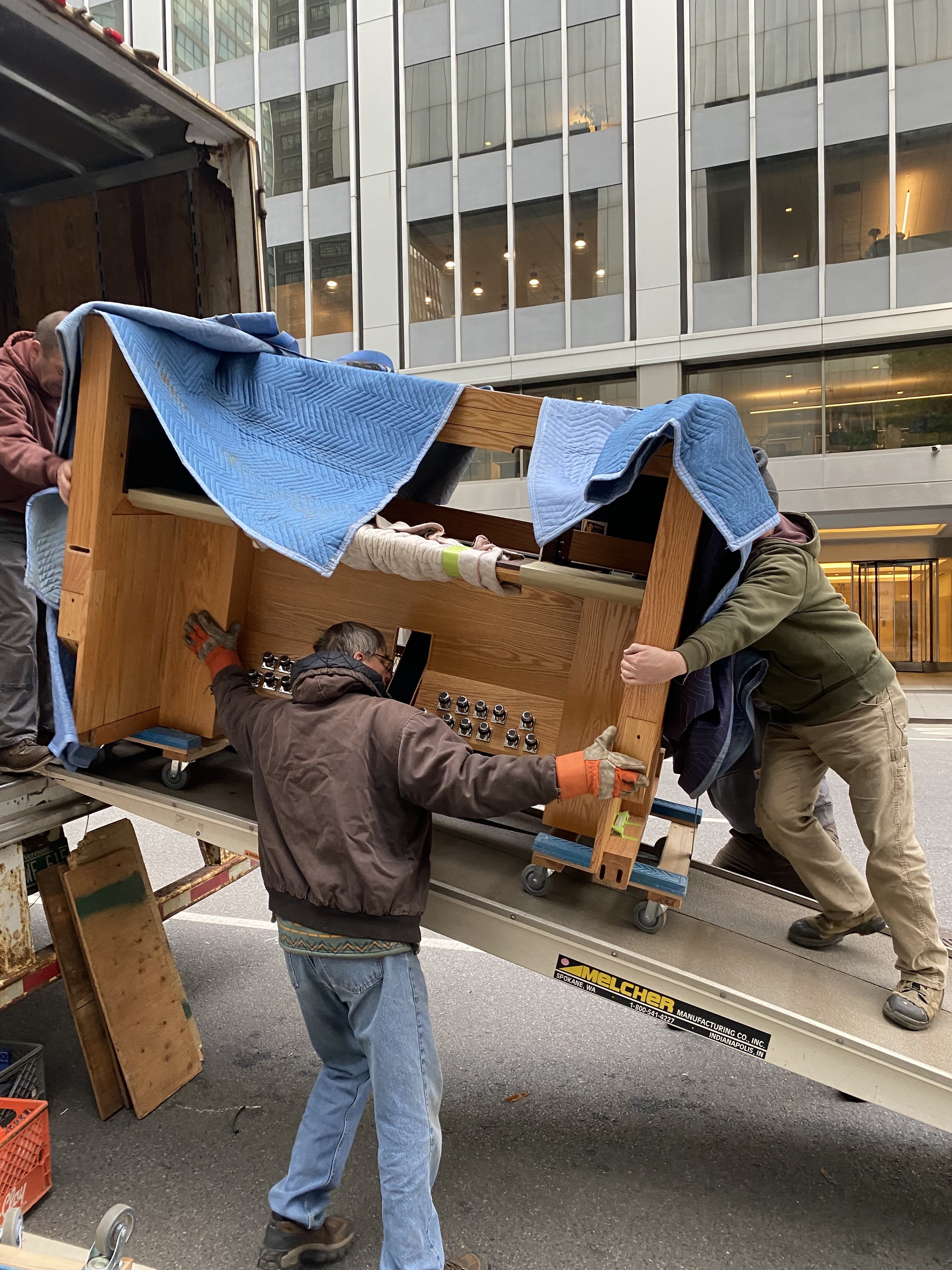   REINSTALLATION    November 2022   The organ console was carefully brought off of the 18-wheeler parked on Lexington Avenue.  