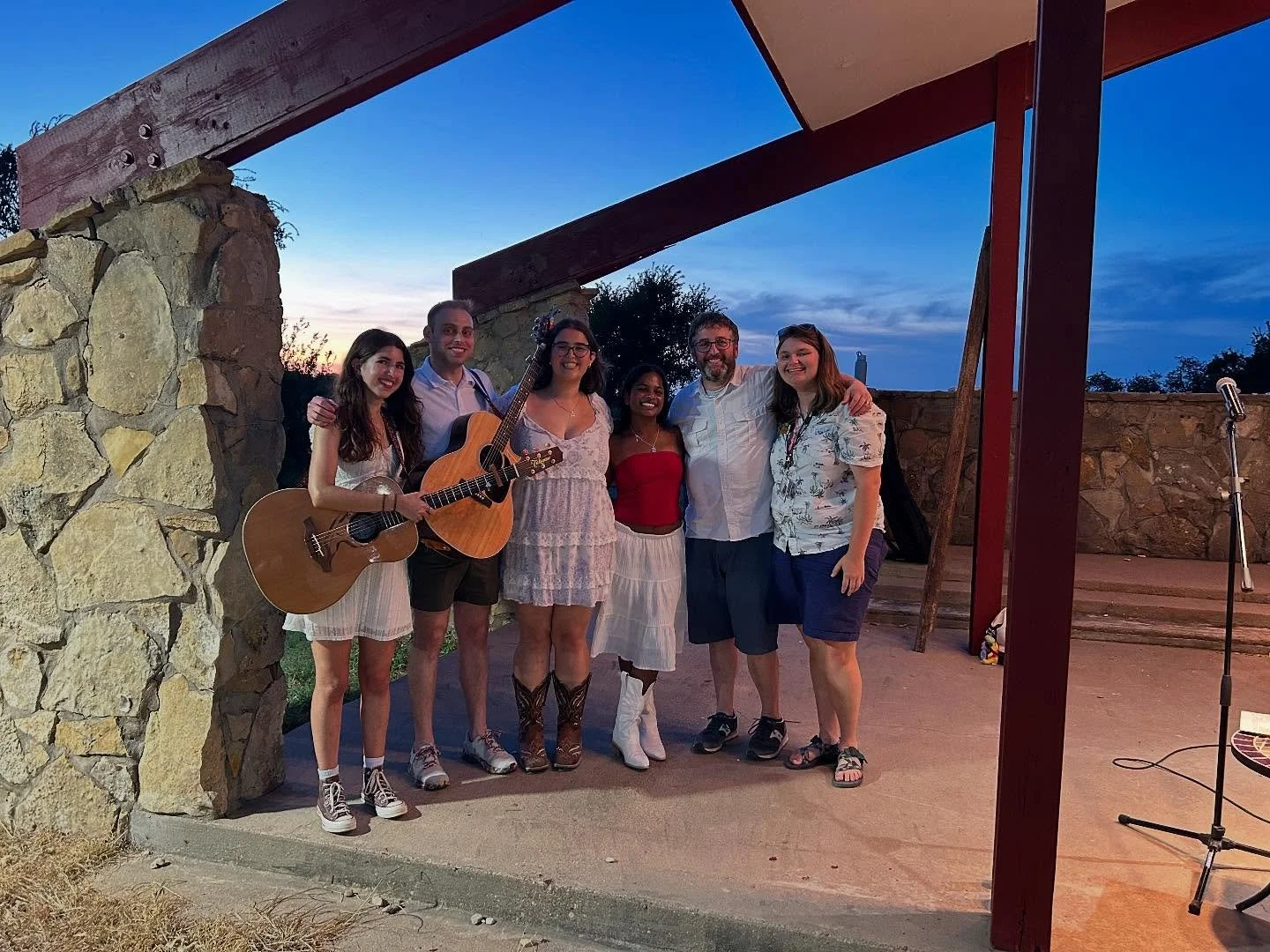 Amazing Shabbat last week with @nava.teller @michaelmason123 and the whole team at @urjgfc full of color war fight songs and off brand seltzers. Even got to flex my tie dye muscles (SWIPE➡️).