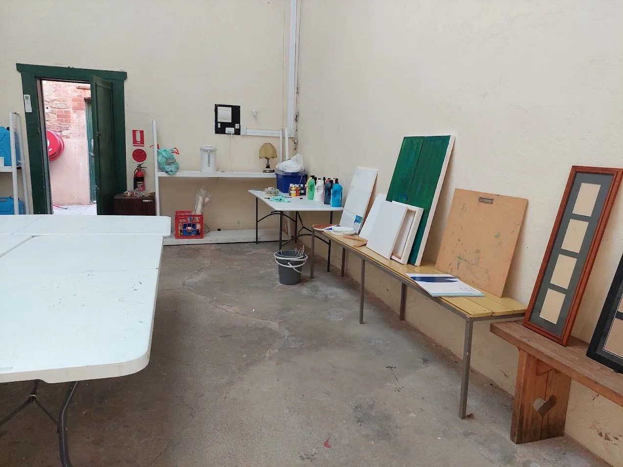 Kitchen Gallery with Workshop set up