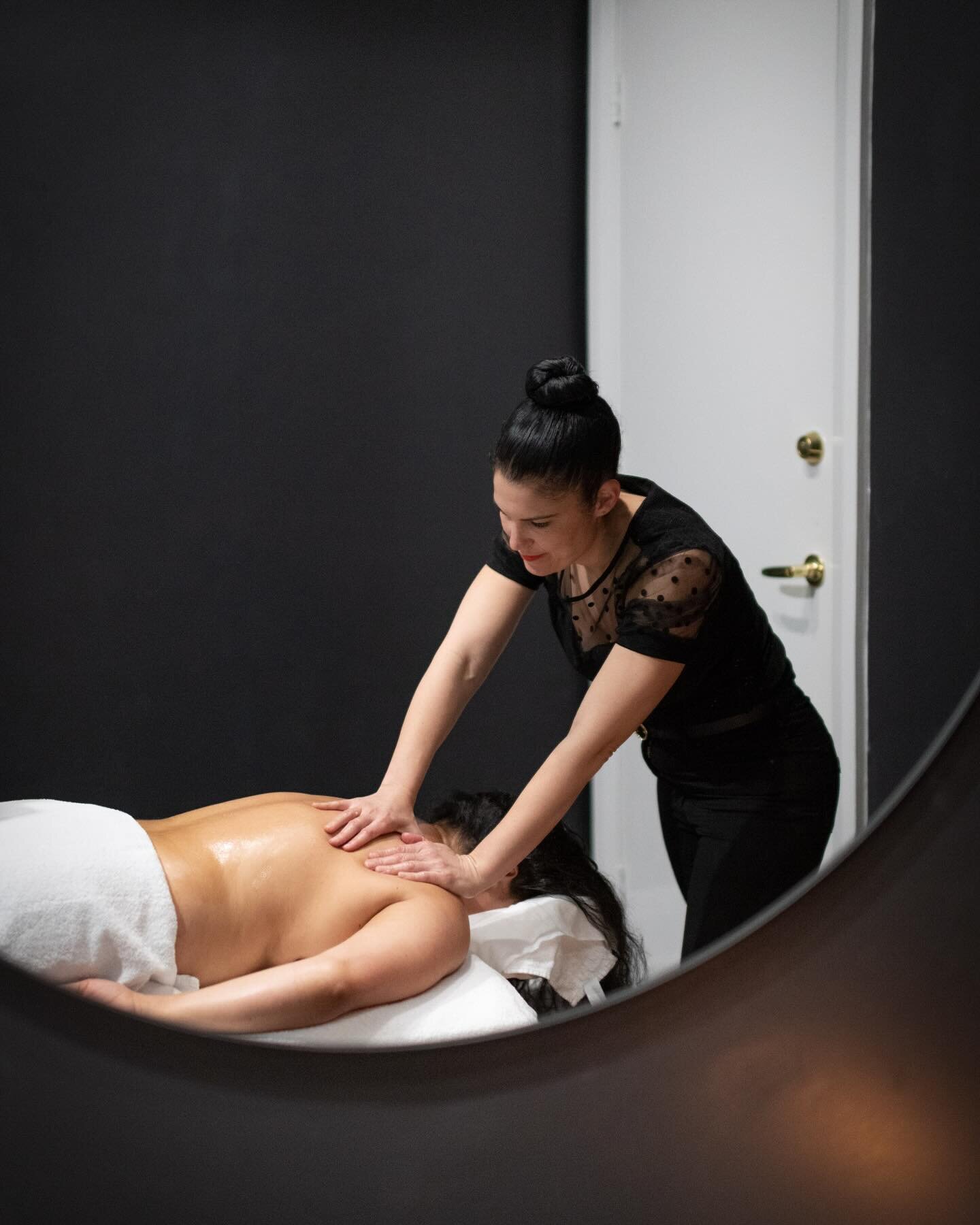 Relax into your weekend with a relaxing massage @no13thebeautyavenue 

Using our luxurious @meenooorganics petit grain and ylang ylang body mousse your skin be nourished and hydrated while we ease tension and relax your body 

Book online or phone 93