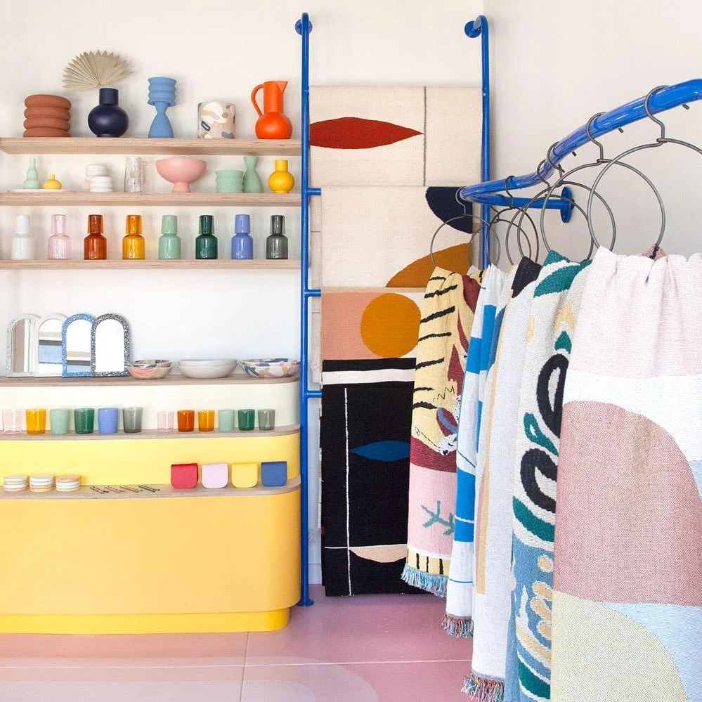 We collaborated with 𝗦𝗟𝗢𝗪𝗗𝗢𝗪𝗡 𝗦𝗧𝗨𝗗𝗜𝗢 on this pocket-sized, color-punchy retail space.
 
Gradients and squiggly shapes naturally became the backdrop for the functional art to be displayed.
 
#interiordesign #architecture #homedecor #cura