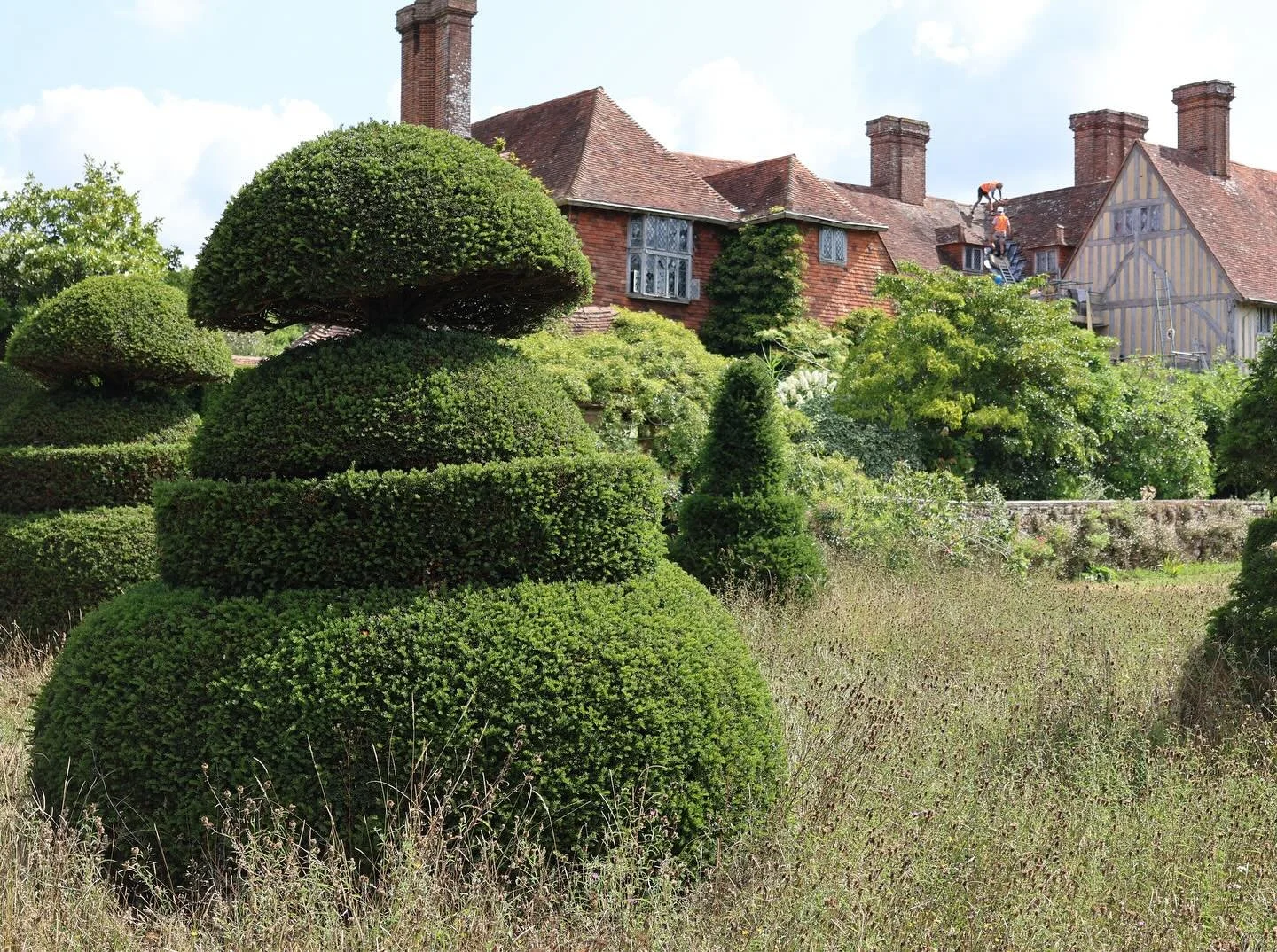 Back from a whirlwind jaunt over to the UK, for some time out of the office and new garden inspiration. 

So much to unpack from these visits. Sissinghurst, Dixter, random nurseries on the side of the road. There will undoubtedly be a run of images o