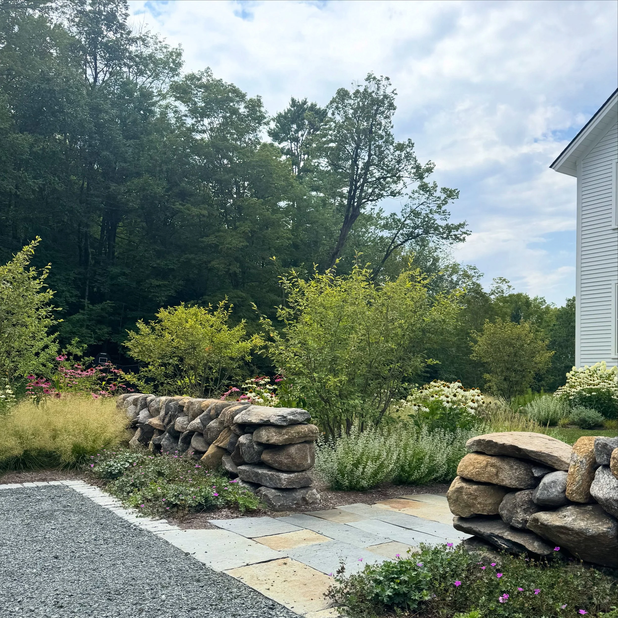 Nice to check in on a 2025 project in New Hampshire. 

Landscape Design: @gbr_landscape 
Walls: @rivervalleystonework &amp; @stonebearmason 
Landscape: @abidingtree 
Architecture: @mudgegreeley_architects