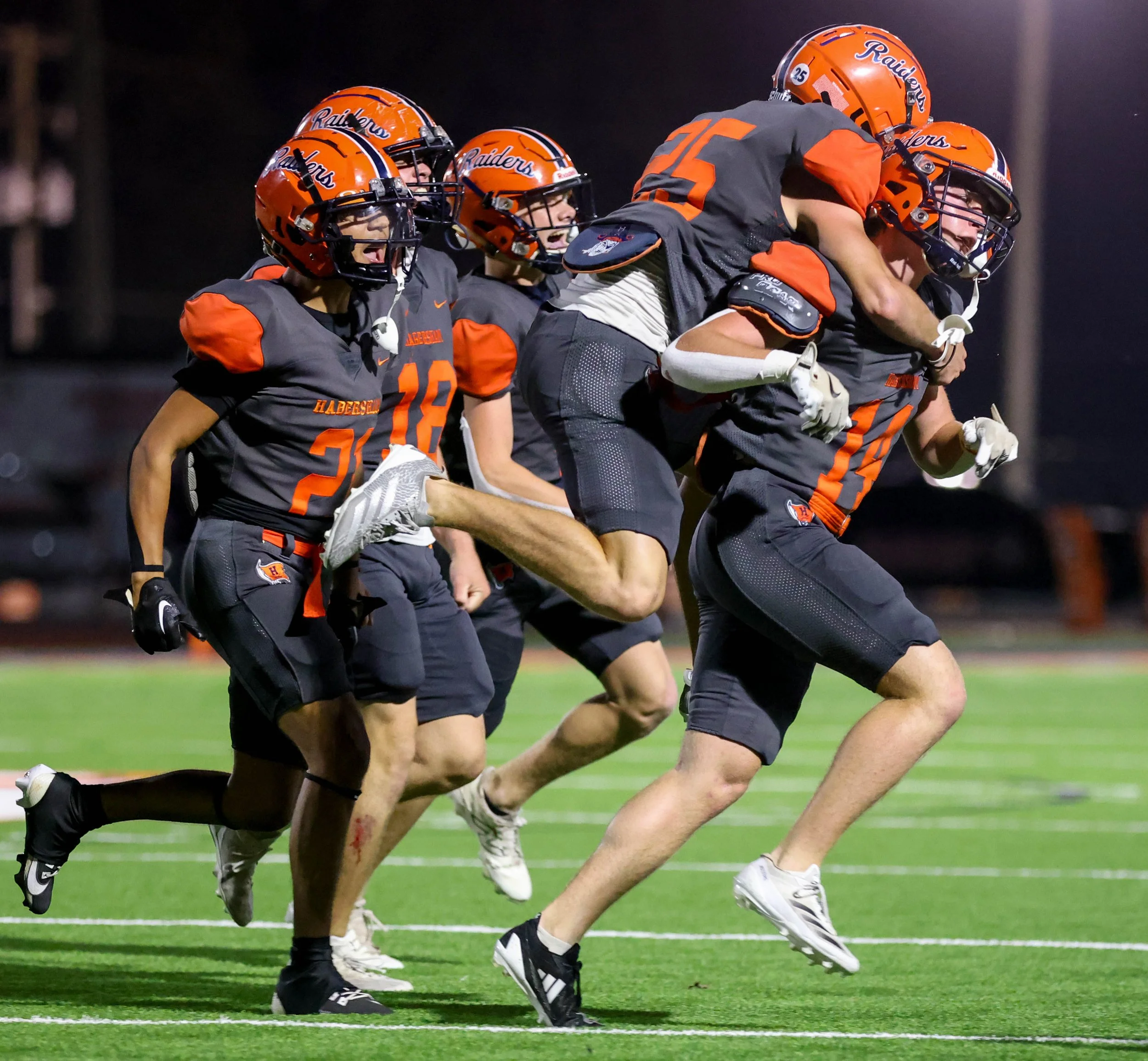 Raiders loot Bulldoggs in 35-21 win