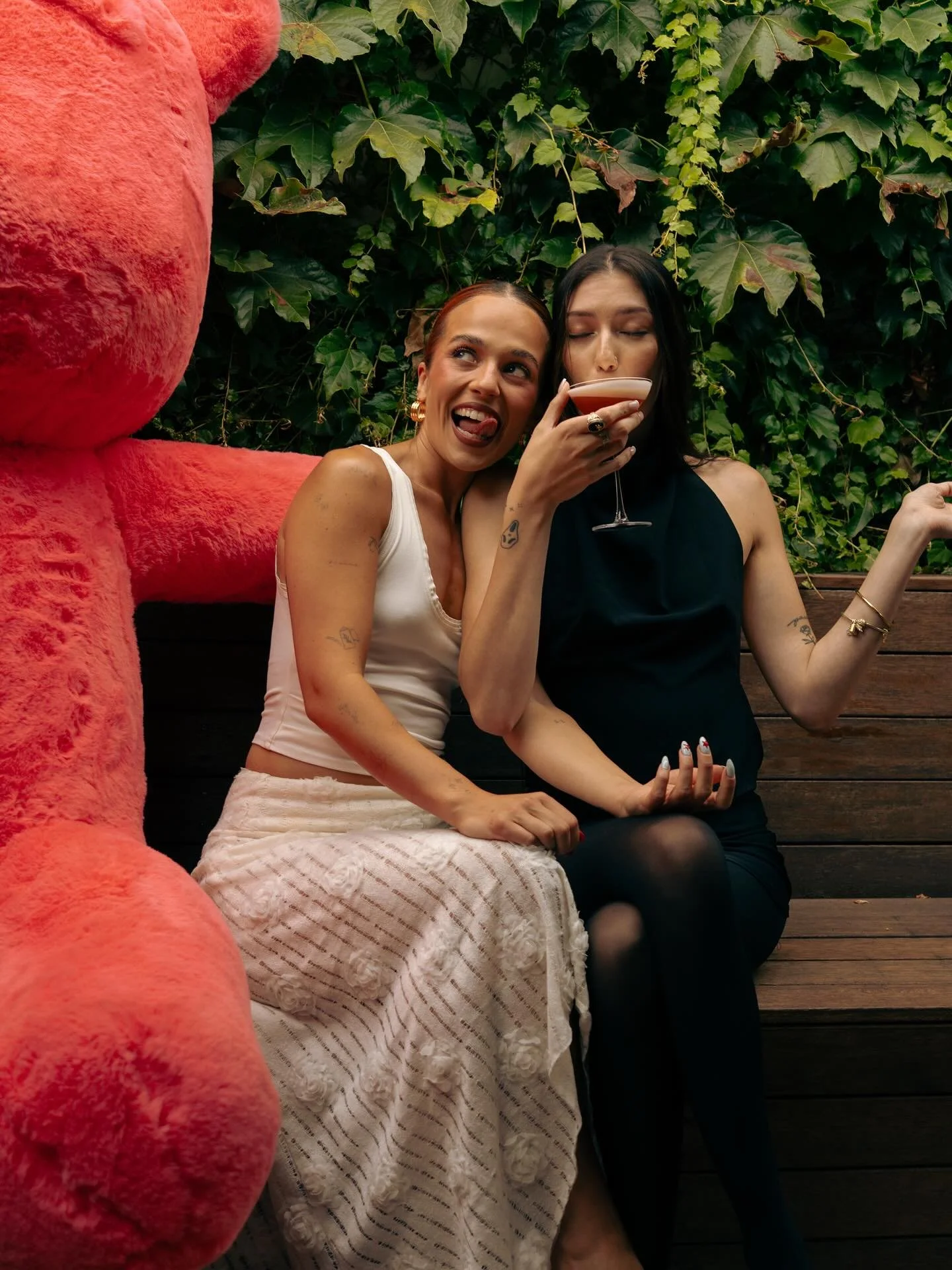 We had the cutest time with @a_p_artistry &amp; @maybelline last week at @gracieswineroom celebrating all things 🤭nude🤭 for Valentine&rsquo;s Day&hellip; more to come!

#maybelline #valentinesday #teddynude