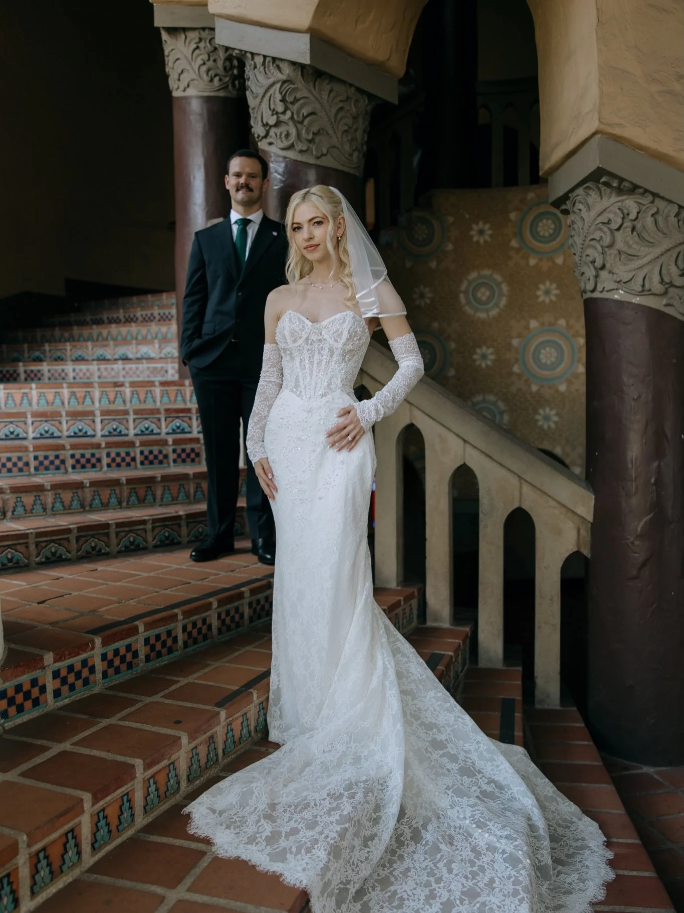 Did her hair and makeup at 5am and it lasted all day and night ✨👌🏼🫶🏻 

#santabarbarawedding #santabarbarahairandmakeup #socalmakeupartist #bridalhairandmakeup #santabarbaracourthousewedding