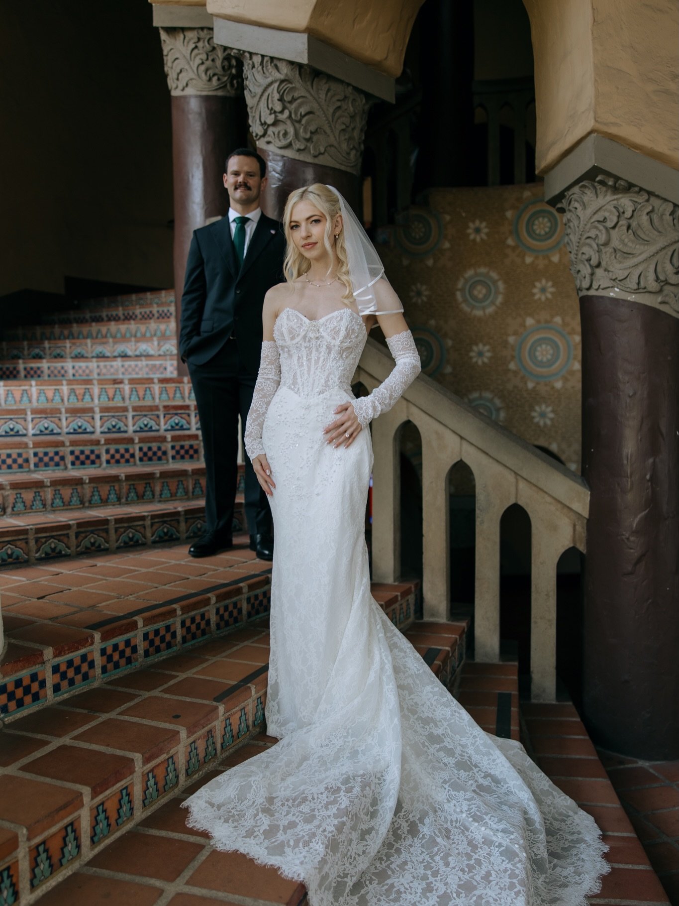 Did her hair and makeup at 5am and it lasted all day and night ✨👌🏼🫶🏻 

#santabarbarawedding #santabarbarahairandmakeup #socalmakeupartist #bridalhairandmakeup #santabarbaracourthousewedding