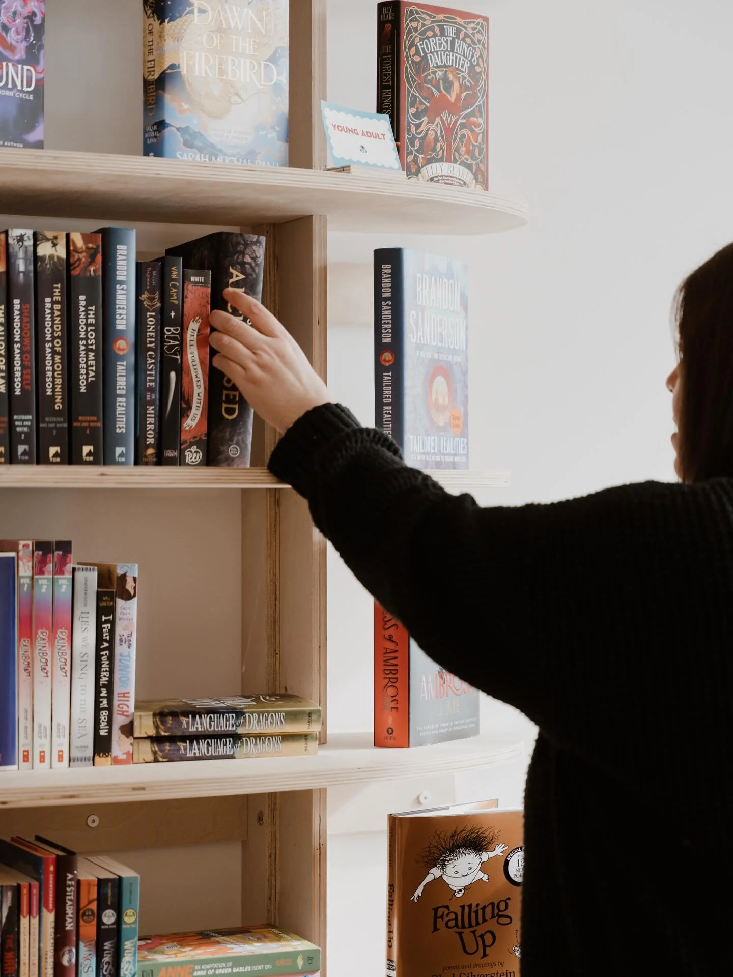 @amanda.gurman and I explored @dtparisontario and made a stop at @riverside_bookshelf 

If you love books and supporting small businesses, you have to check this amazing spot! 

Bonus: there is a bread shop next door. @littleparisbreadco