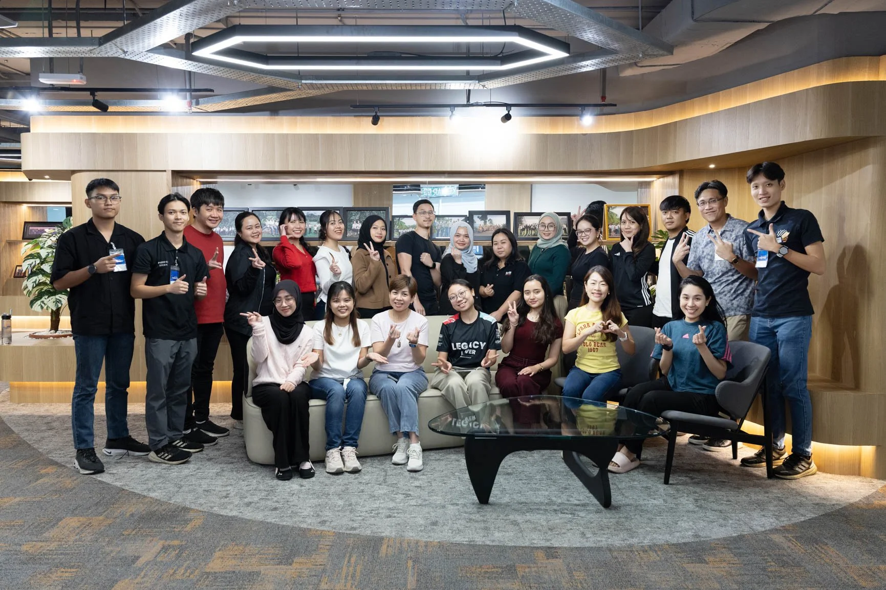 BE Sarawak participants and trainers together after completing a hands-on smartphone photography workshop in Sarawak.