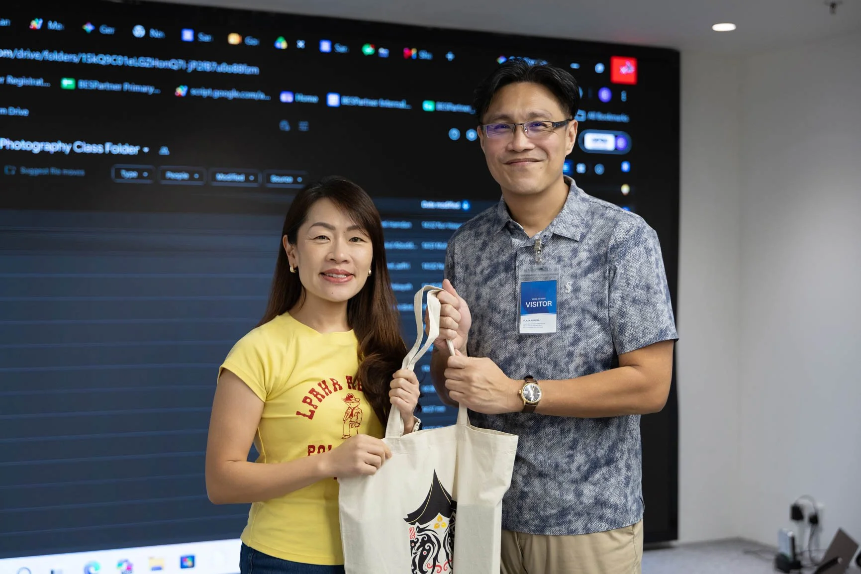 BE Sarawak participant with the smartphone photography trainer following a practical corporate photography training session.